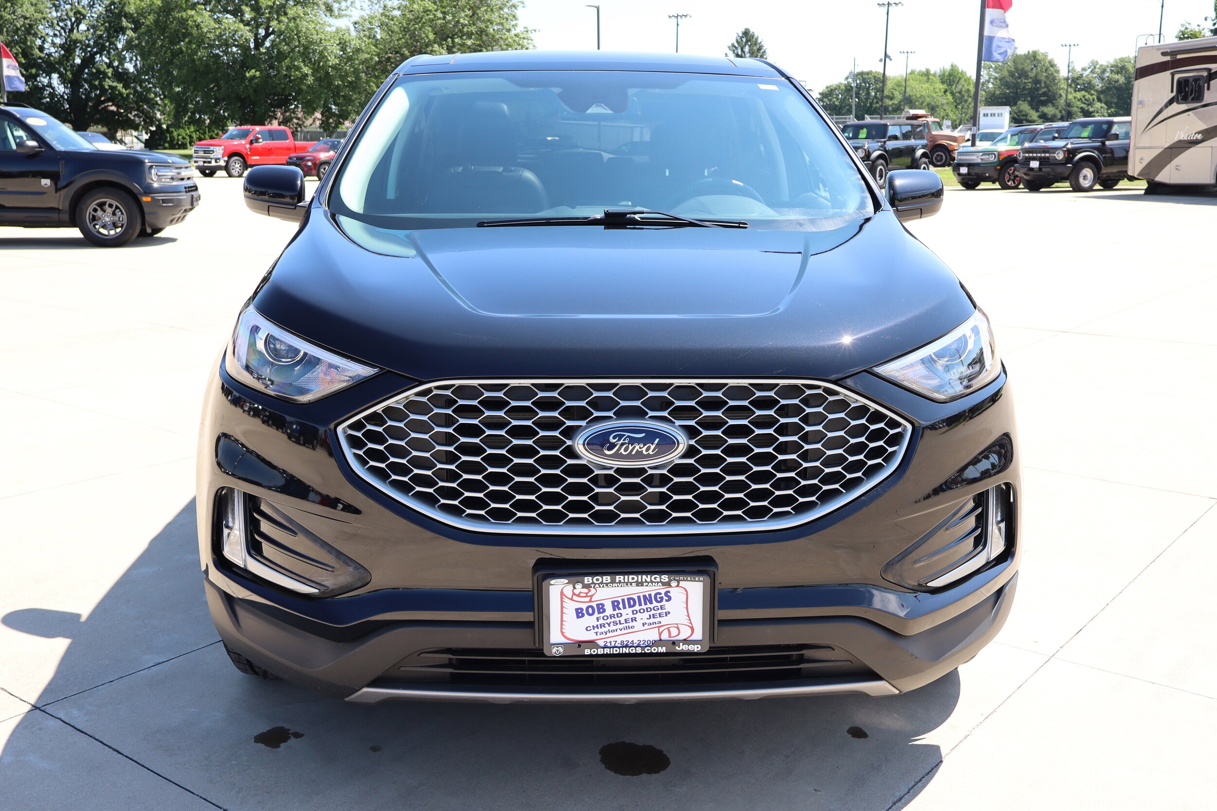 2023 Ford Edge SEL photo 2