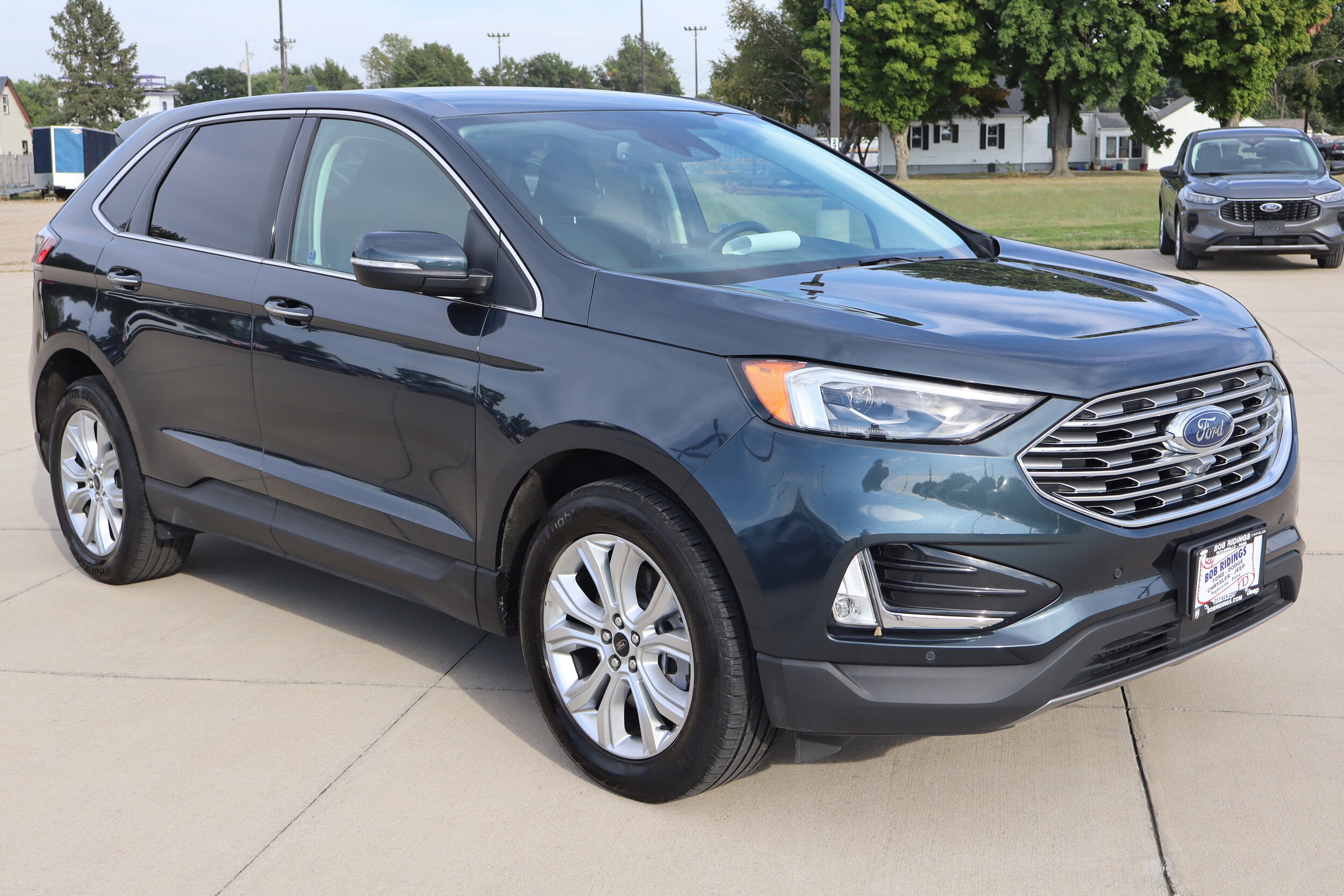 2024 Ford Edge Titanium photo 3