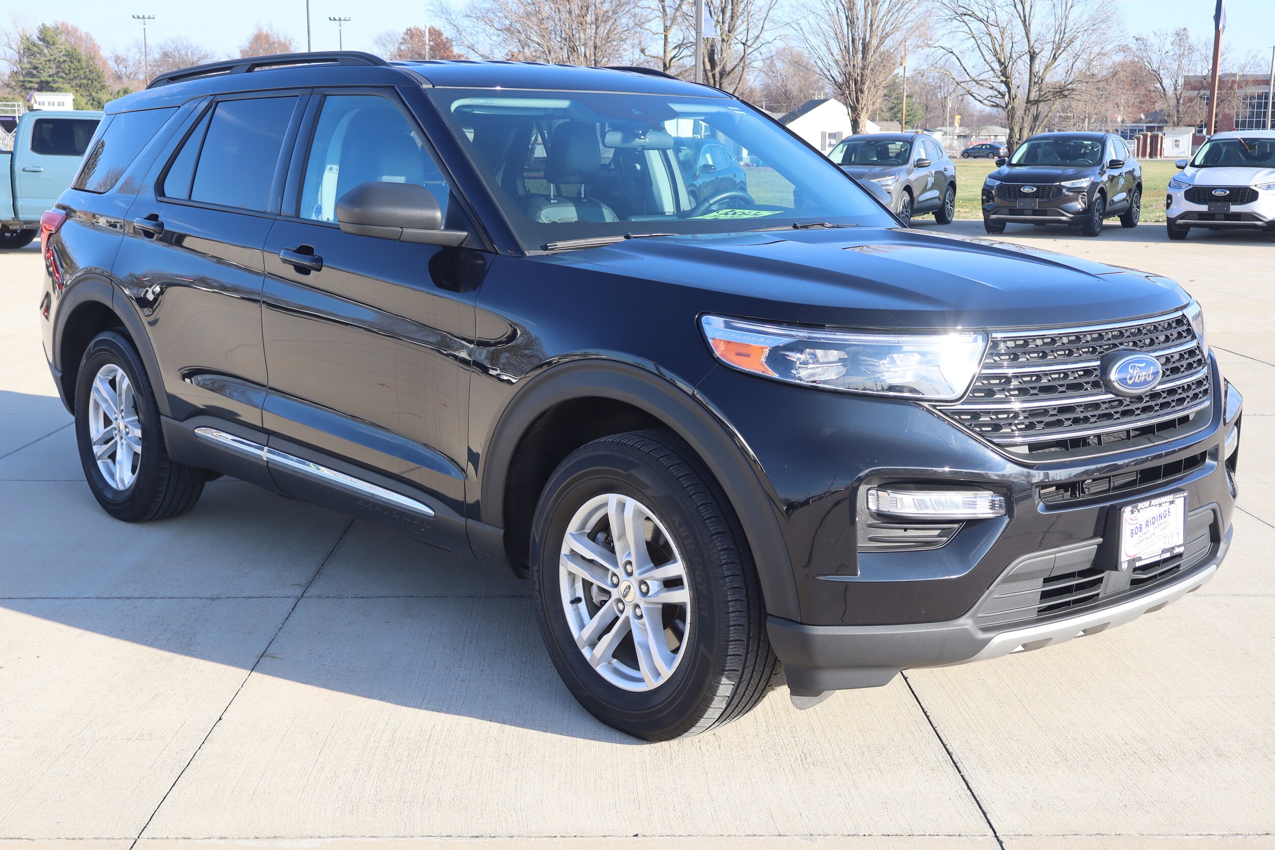 2023 Ford Explorer XLT photo 2
