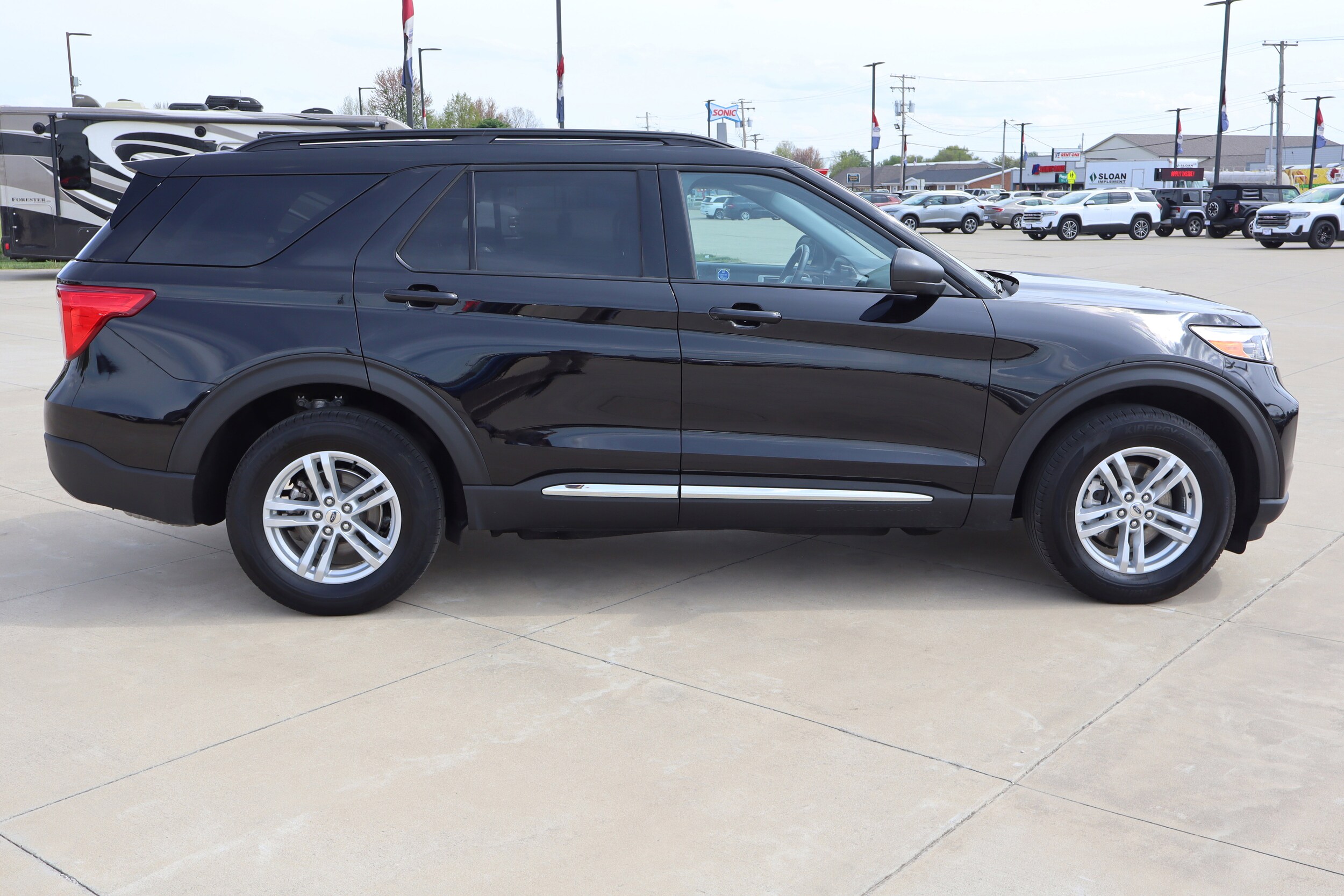 2023 Ford Explorer XLT photo 4