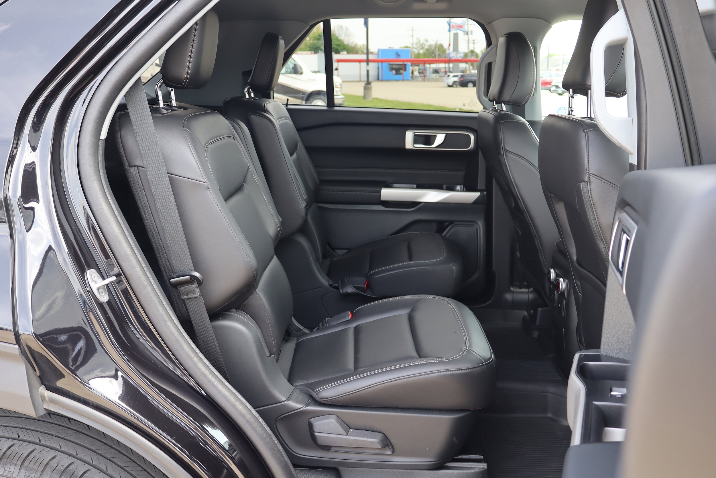 2023 Ford Explorer XLT - Photo 14
