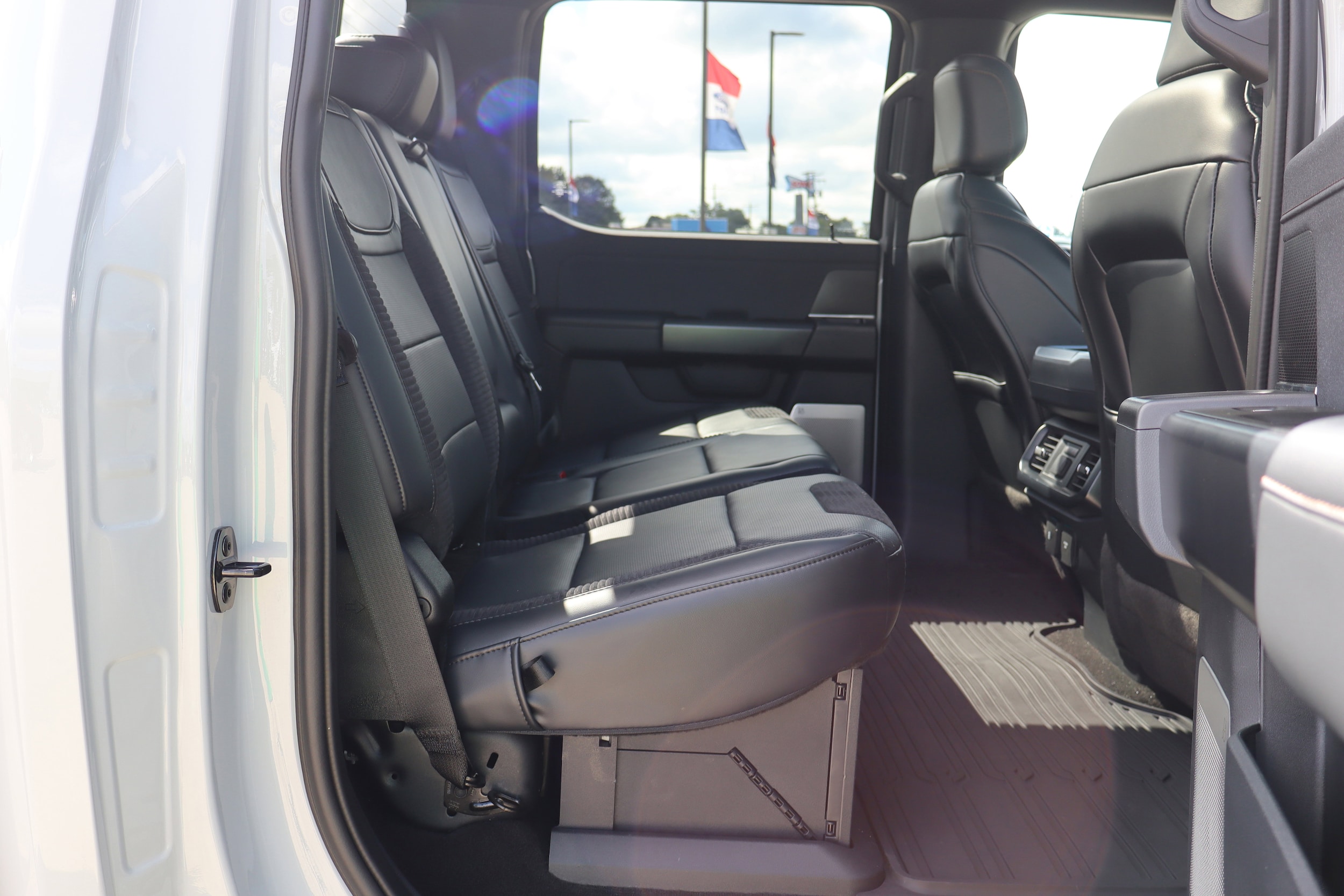 2023 Ford F-150 Raptor - Photo 12