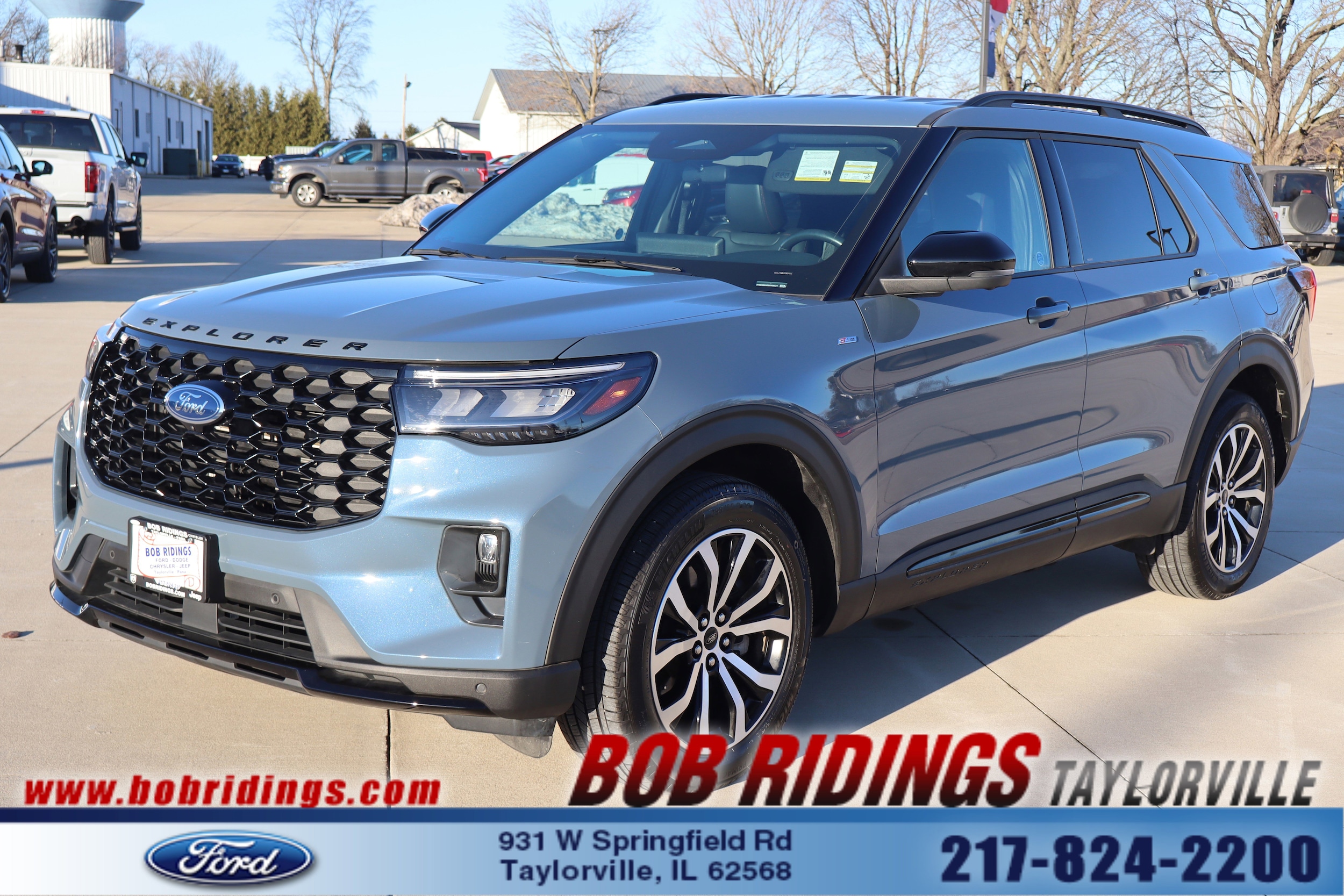 2025 Ford Explorer ST-LINE's photo