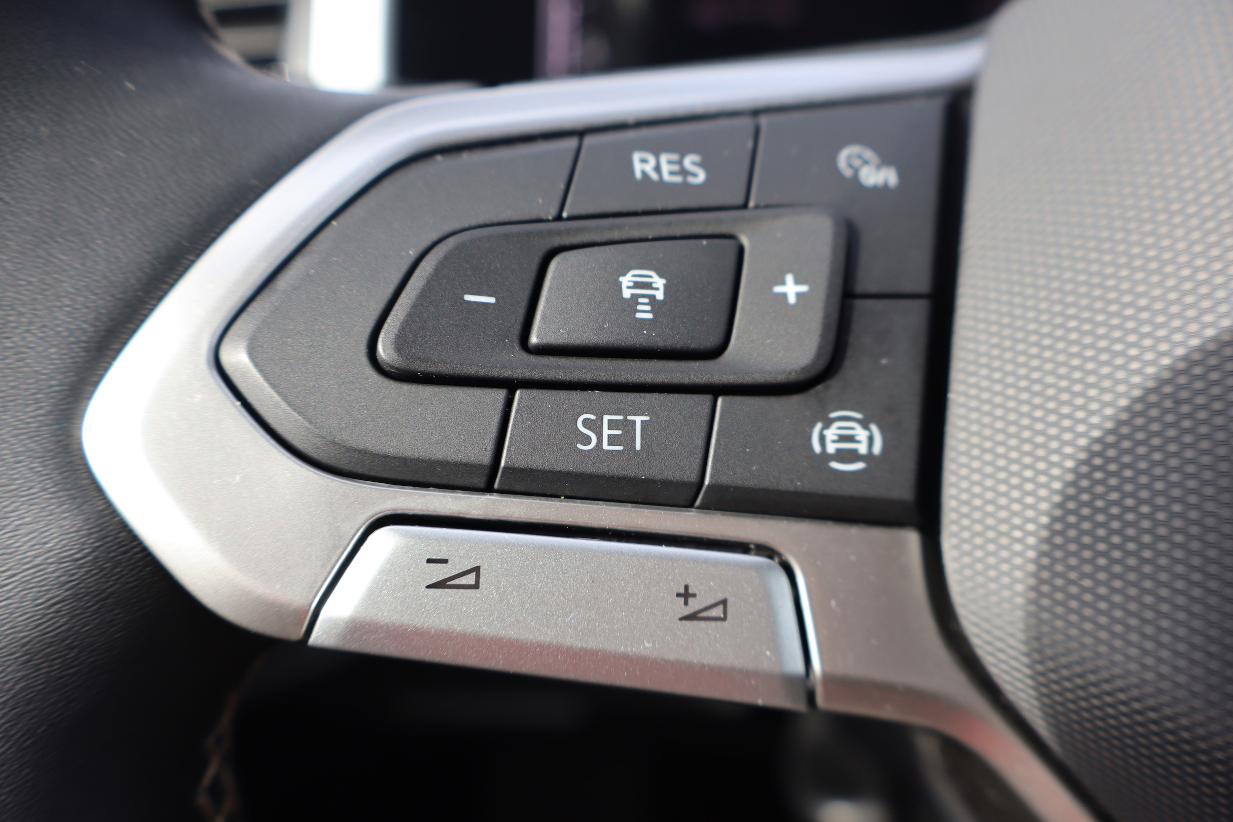 2023 Volkswagen Atlas Cross Sport SE w/Tech - Photo 15