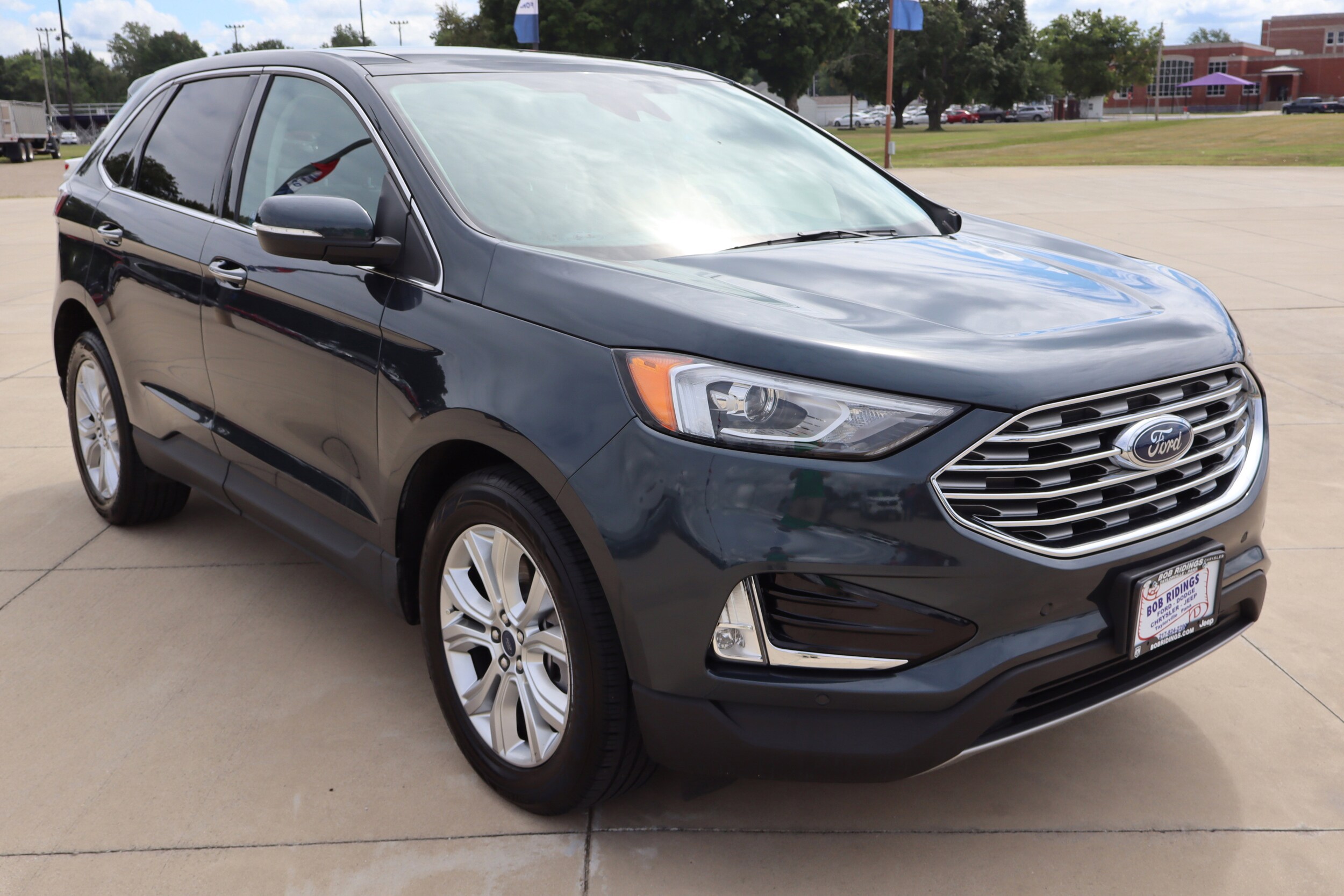 2022 Ford Edge Titanium photo 3