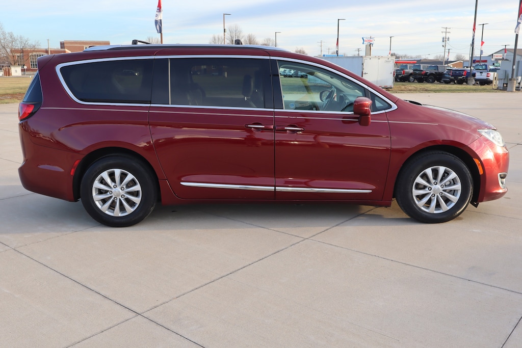 Used 2019 Chrysler Pacifica Touring L Van Passenger Van