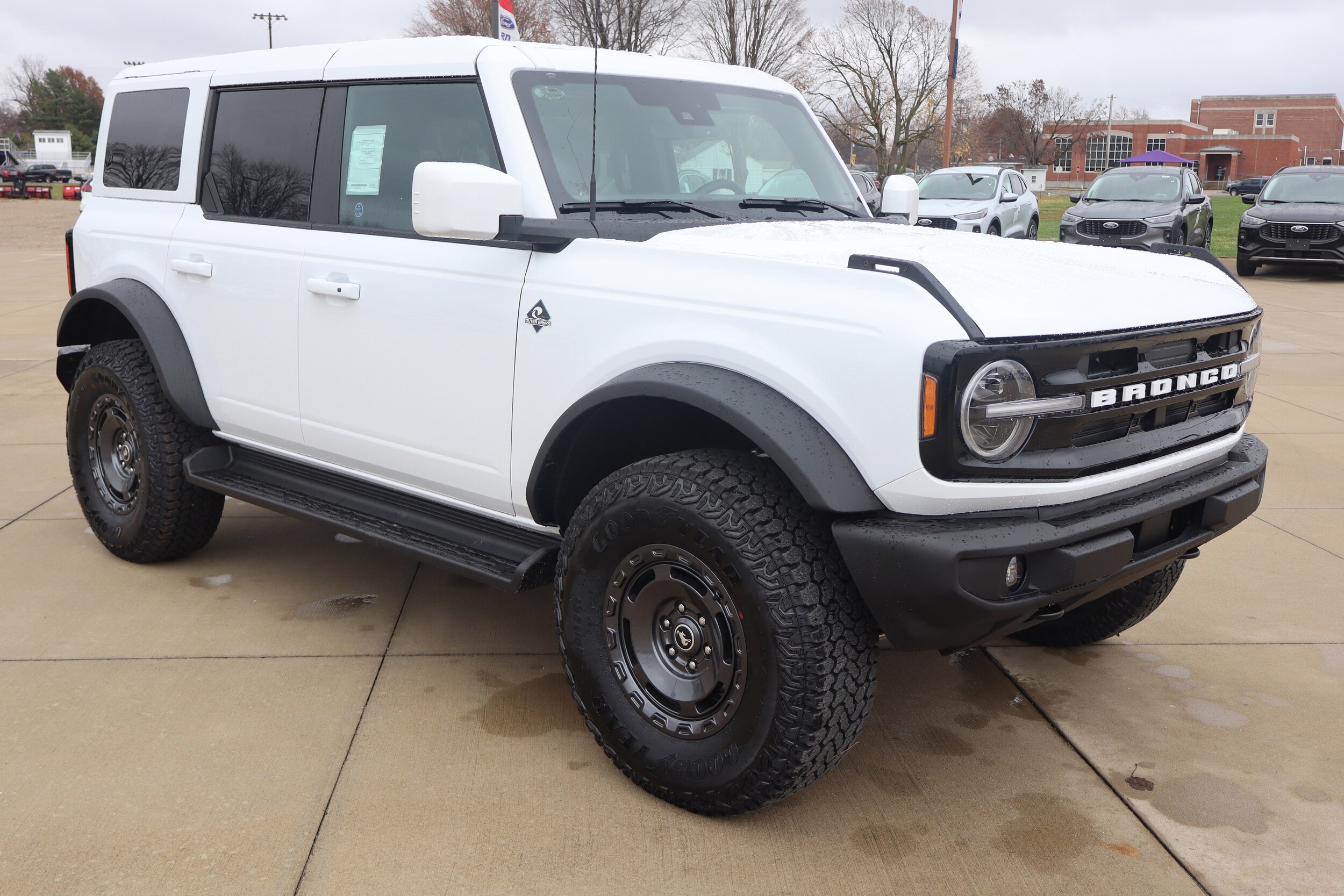 2025 Ford Bronco Outer Banks photo 3