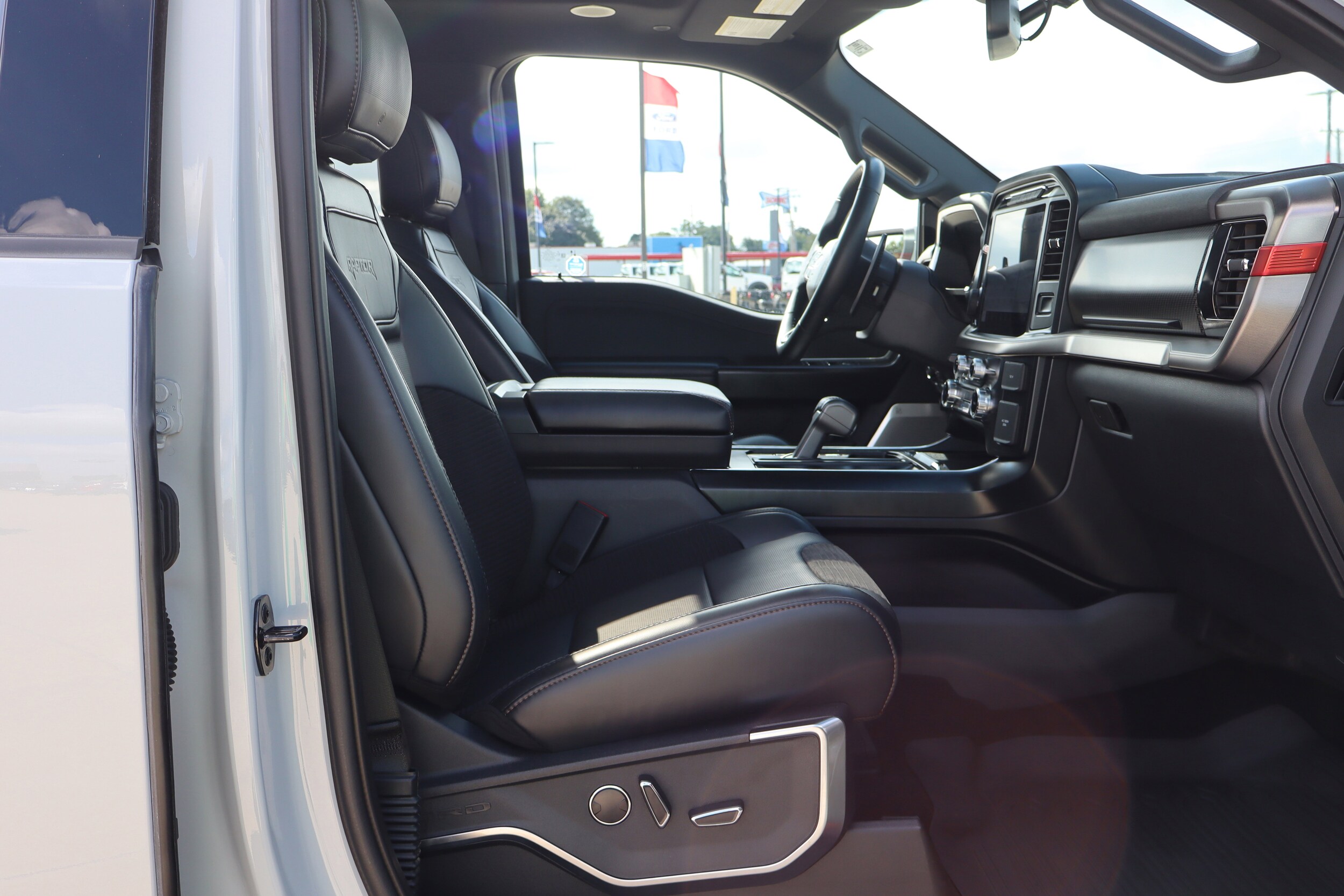 2023 Ford F-150 Raptor - Photo 13