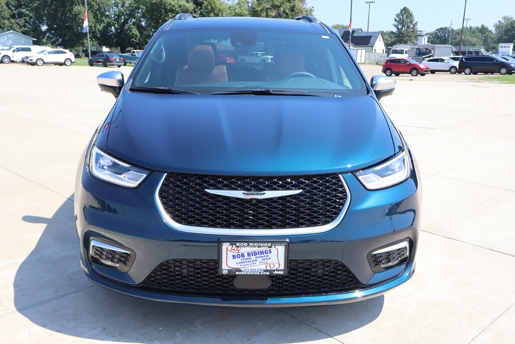 Used 2025 Chrysler Pacifica Plug-In Hybrid Hybrid Pinnacle Van Passenger Van