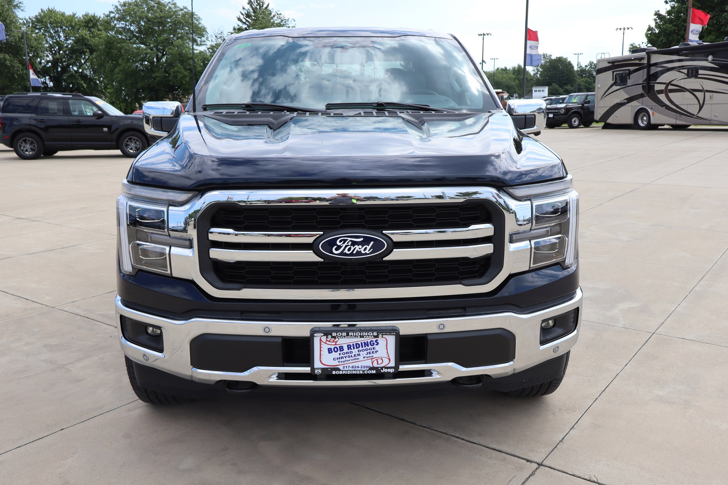2025 Ford F-150 Lariat photo 2