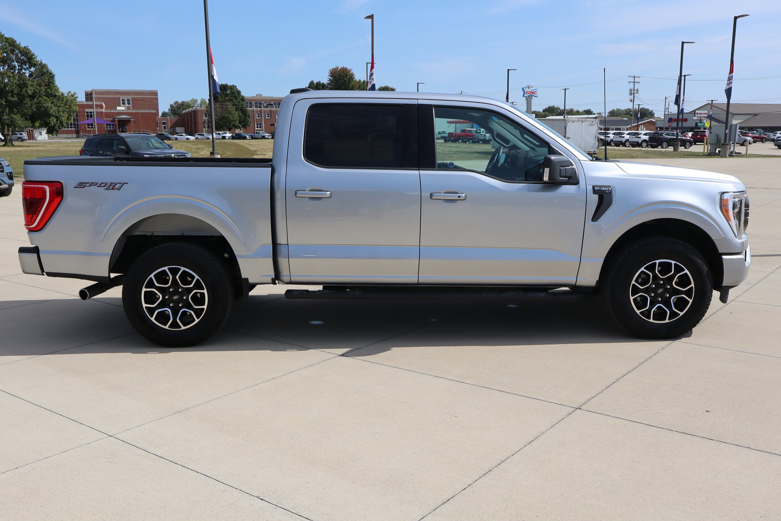 2023 Ford F-150 XLT photo 4