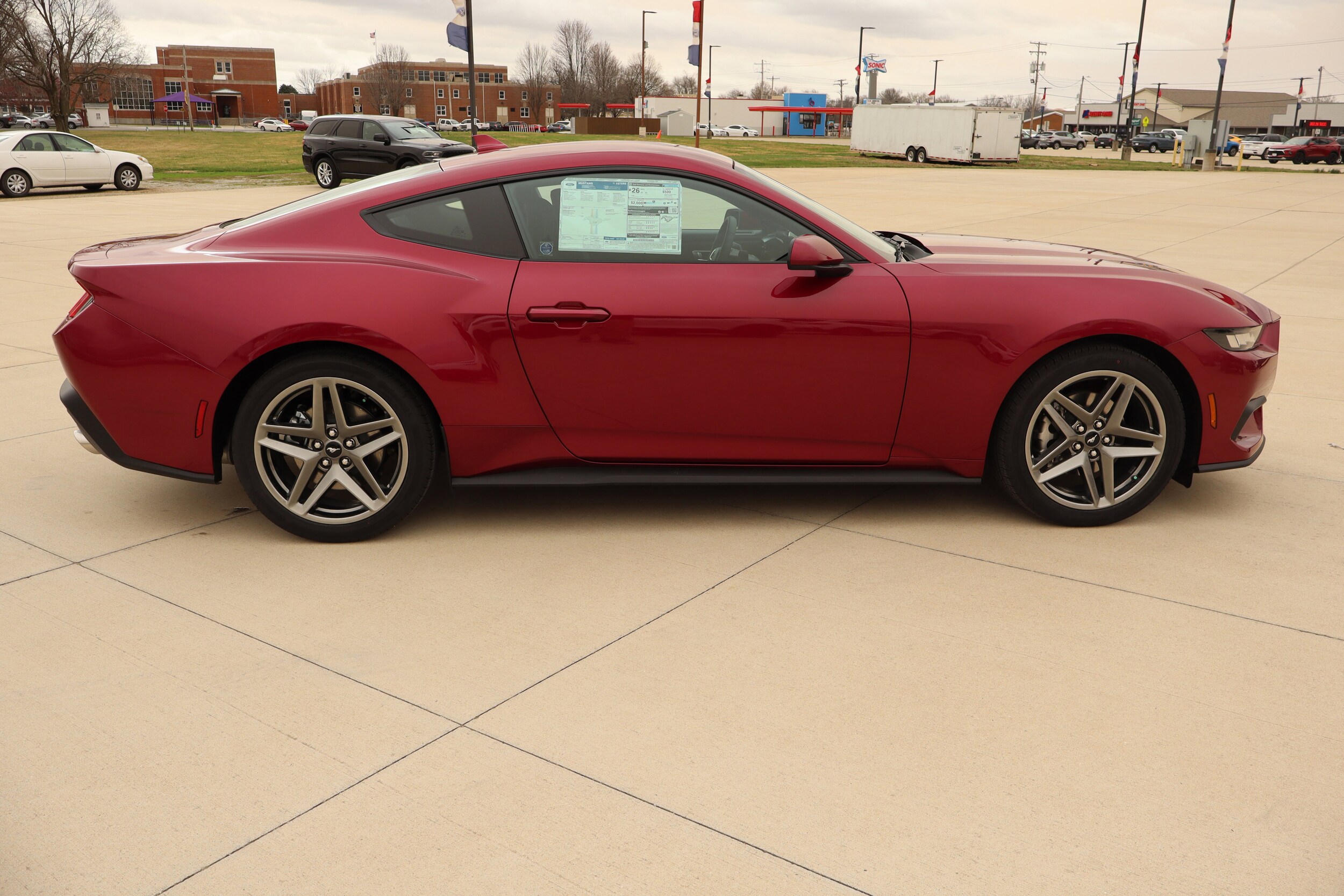 2025 Ford Mustang Premium photo 4