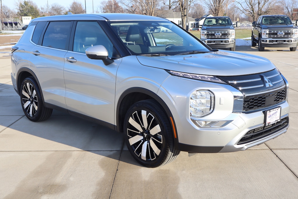 Used 2025 Mitsubishi Outlander SE SUV