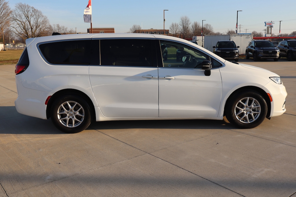 Used 2024 Chrysler Pacifica Touring L Van Passenger Van