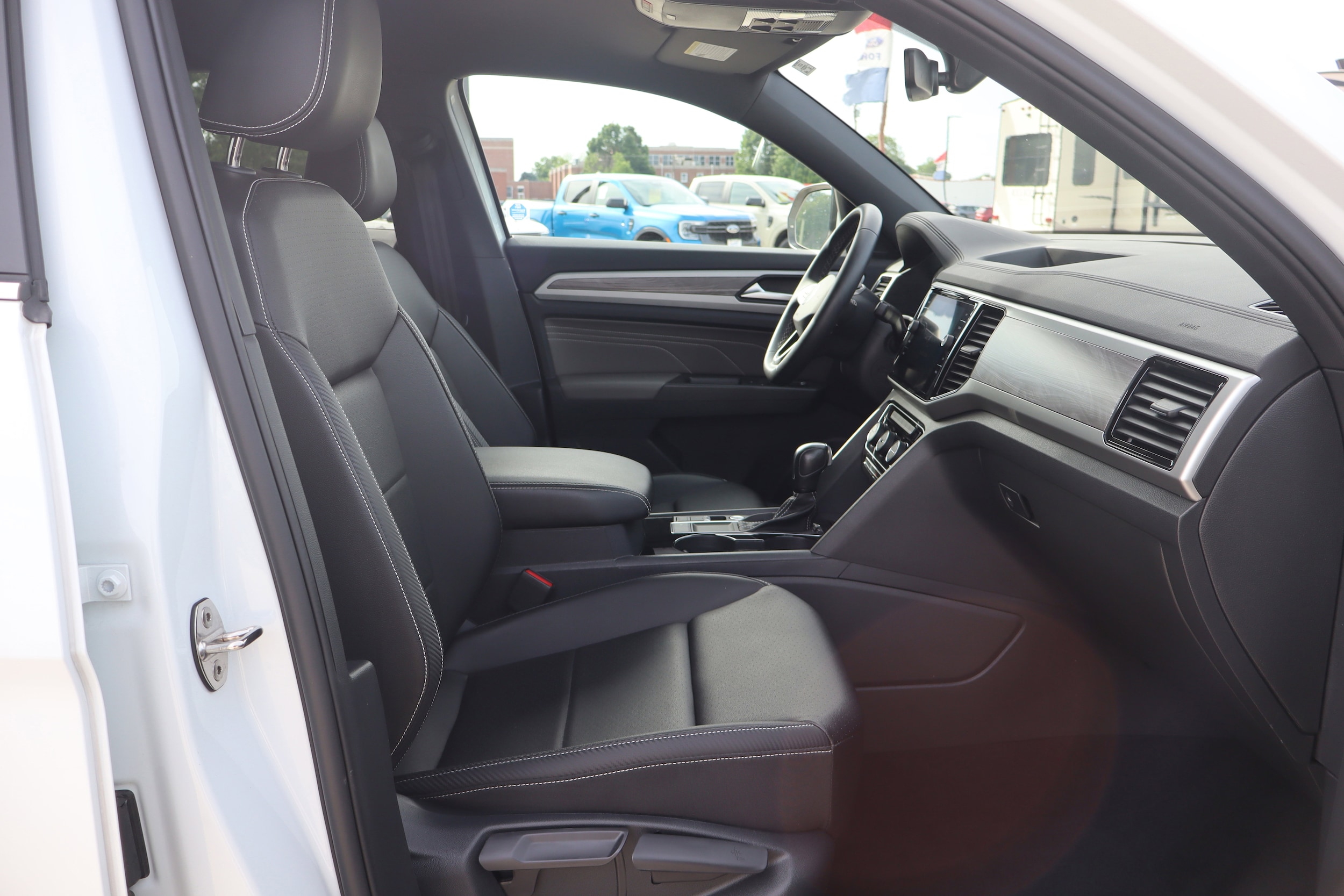 2023 Volkswagen Atlas Cross Sport SE w/Tech - Photo 12