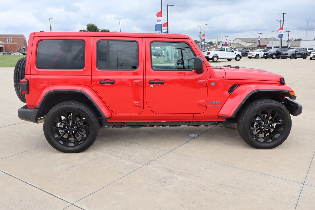 Used 2025 Jeep Wrangler 4xe Sahara SUV