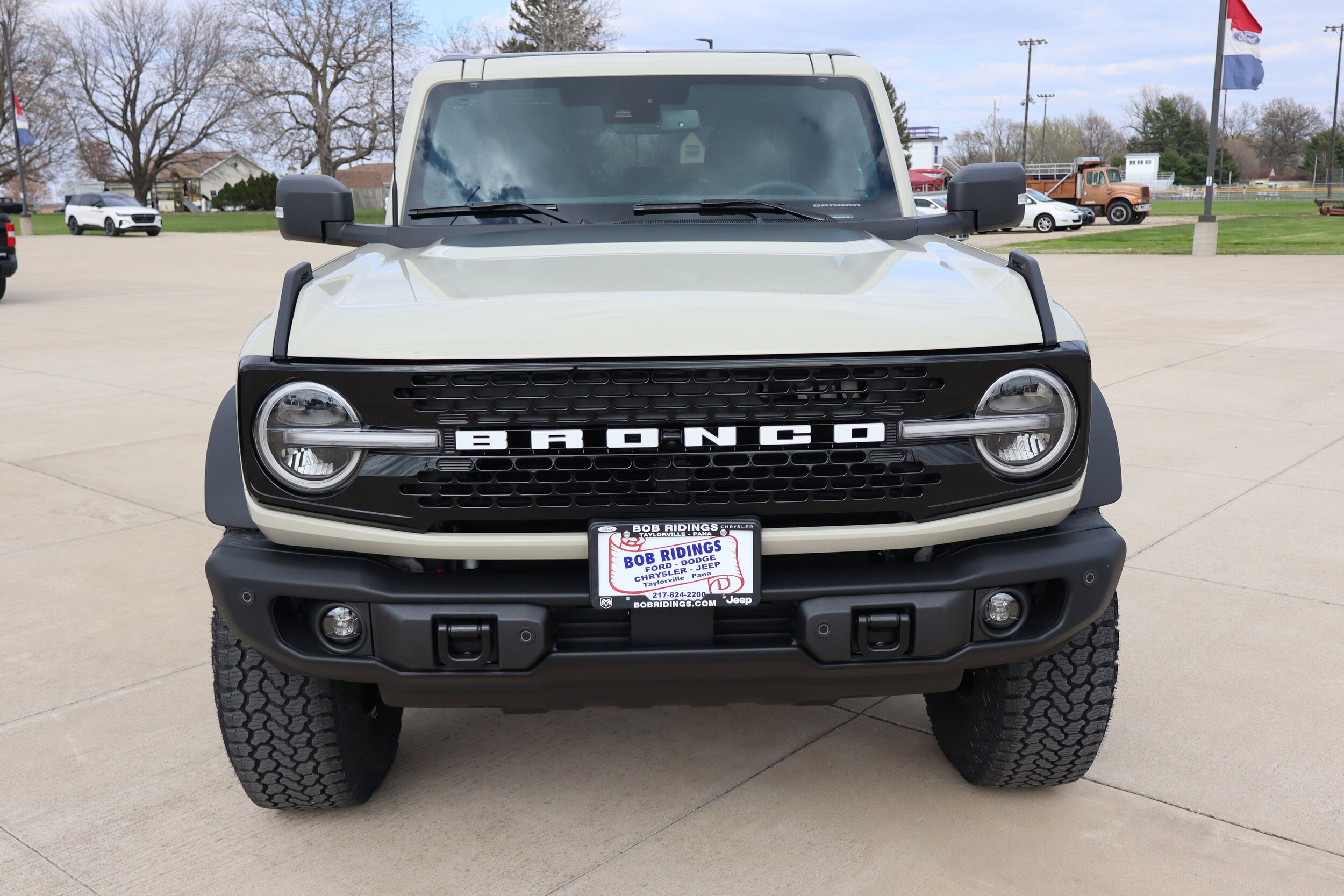 2025 Ford Bronco Badlands photo 2