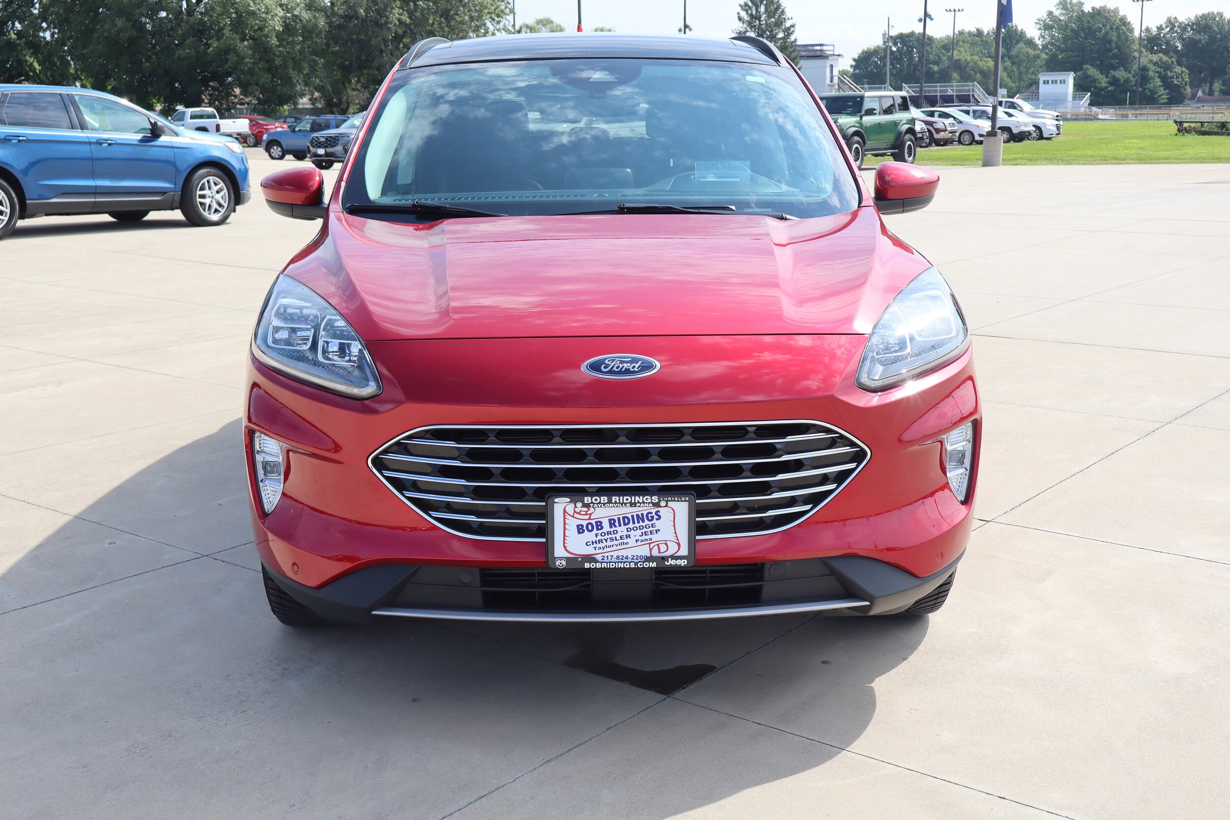 2022 Ford Escape Titanium photo 2