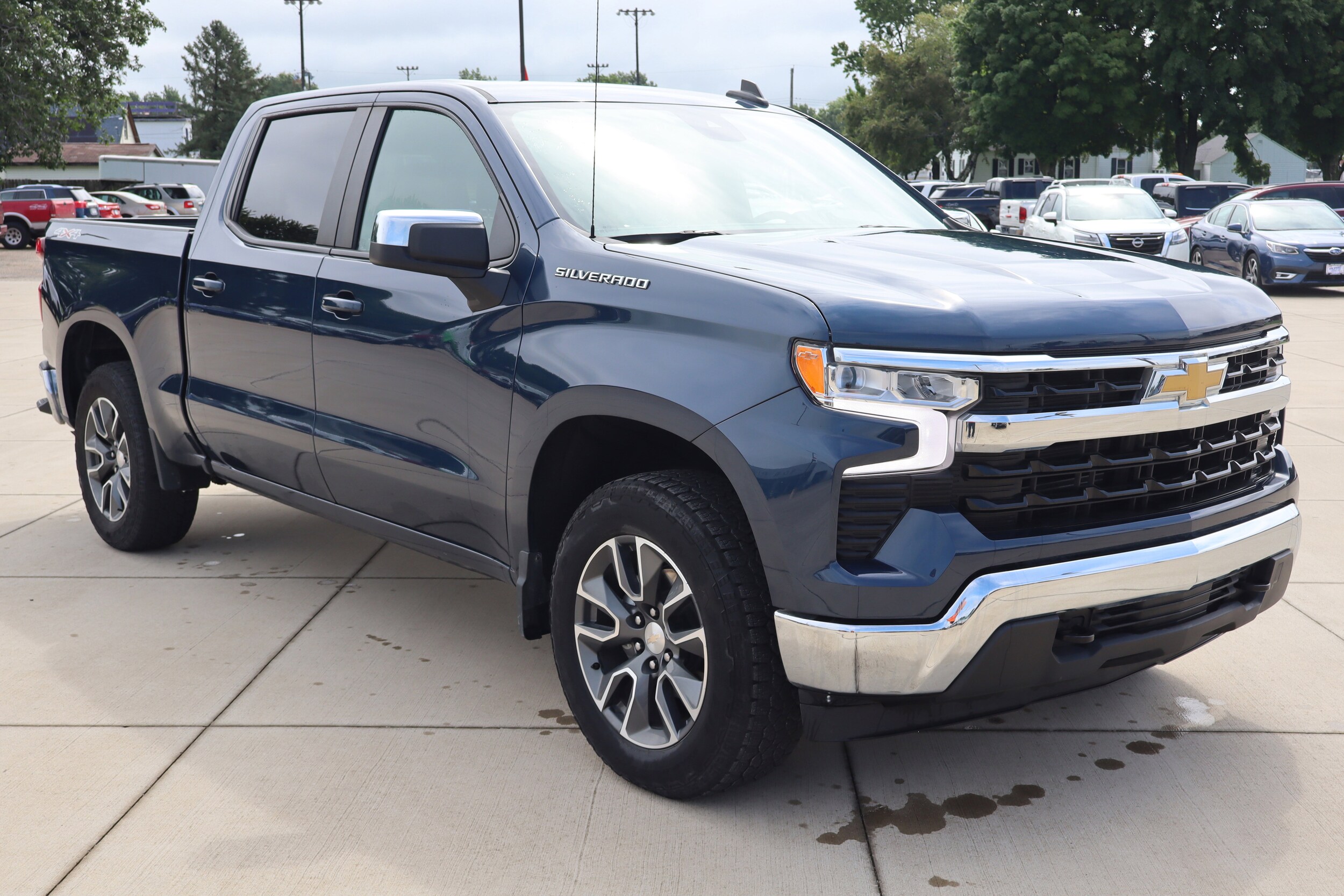 2022 Chevrolet Silverado 1500 LT photo 3