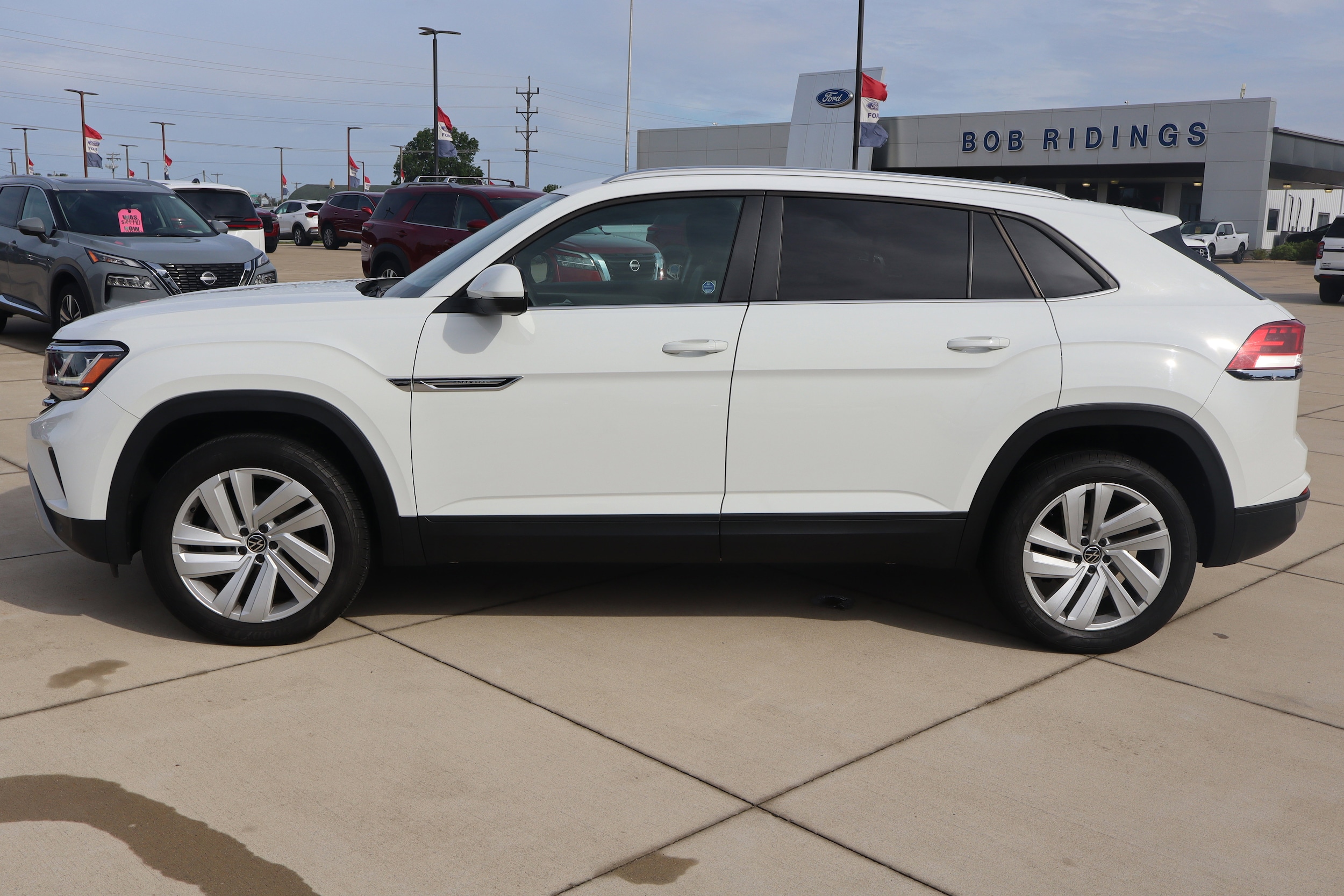 2023 Volkswagen Atlas Cross Sport SE w/Tech - Photo 8