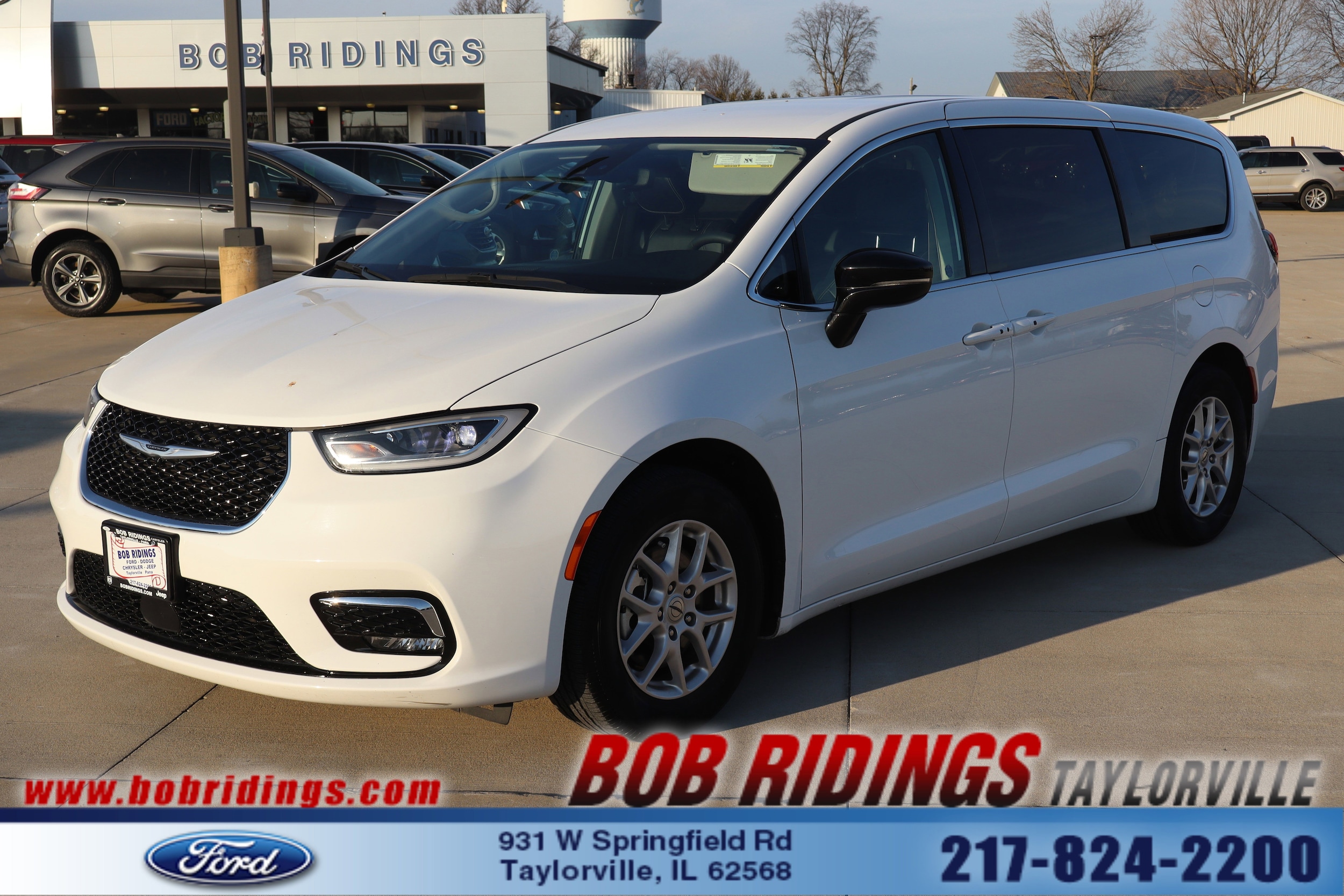 2024 Chrysler Pacifica Touring L's photo