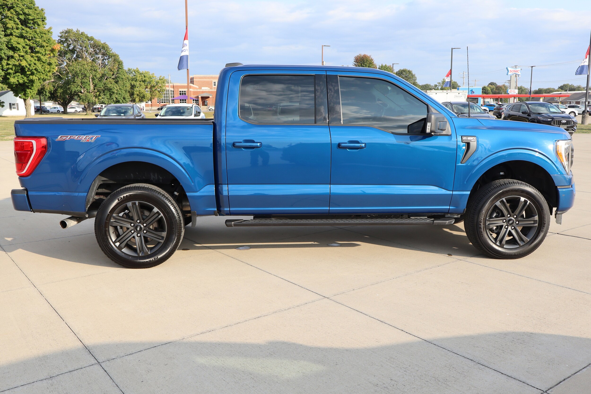 2023 Ford F-150 XLT photo 4