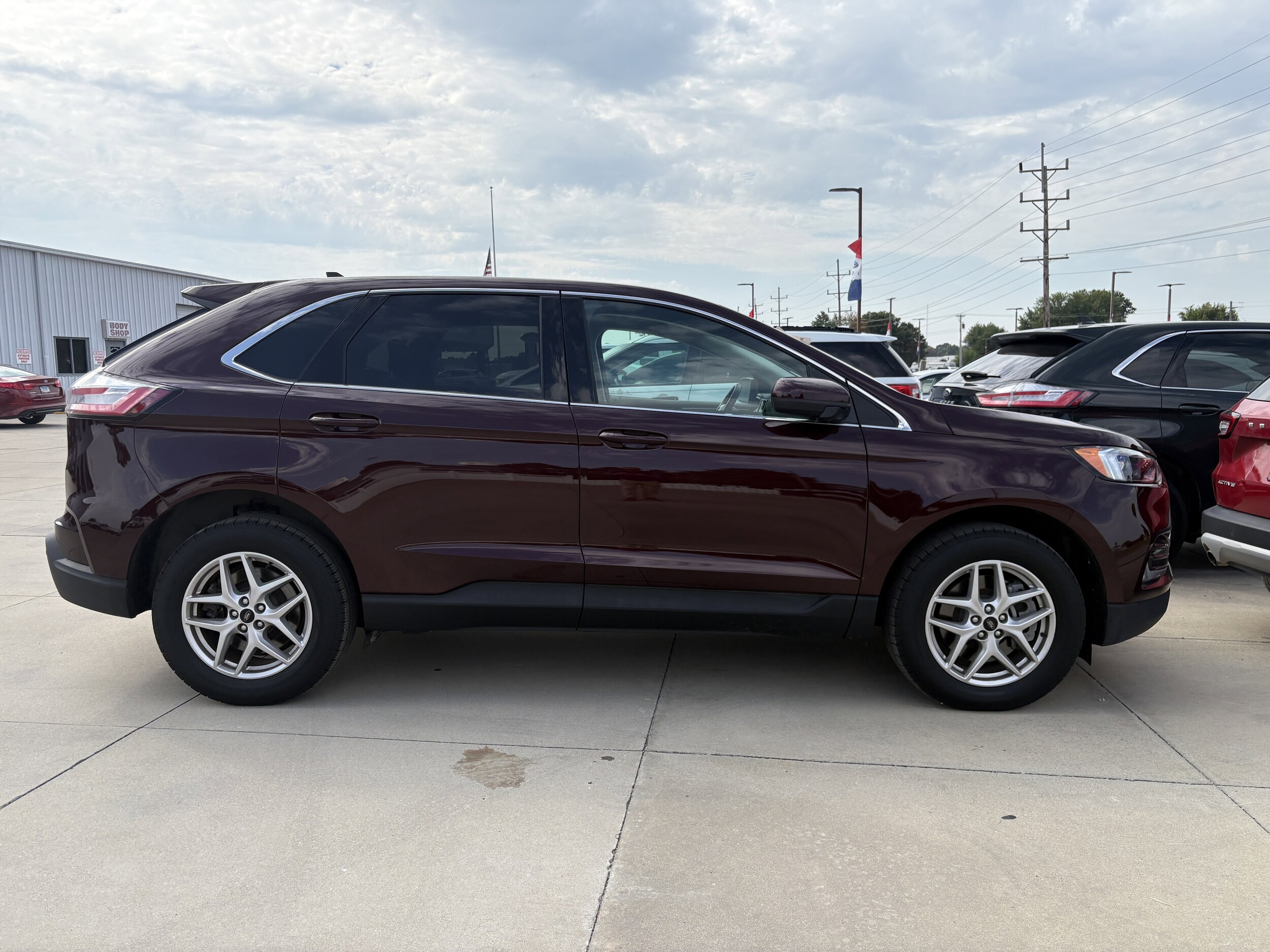 2023 Ford Edge SEL photo 3