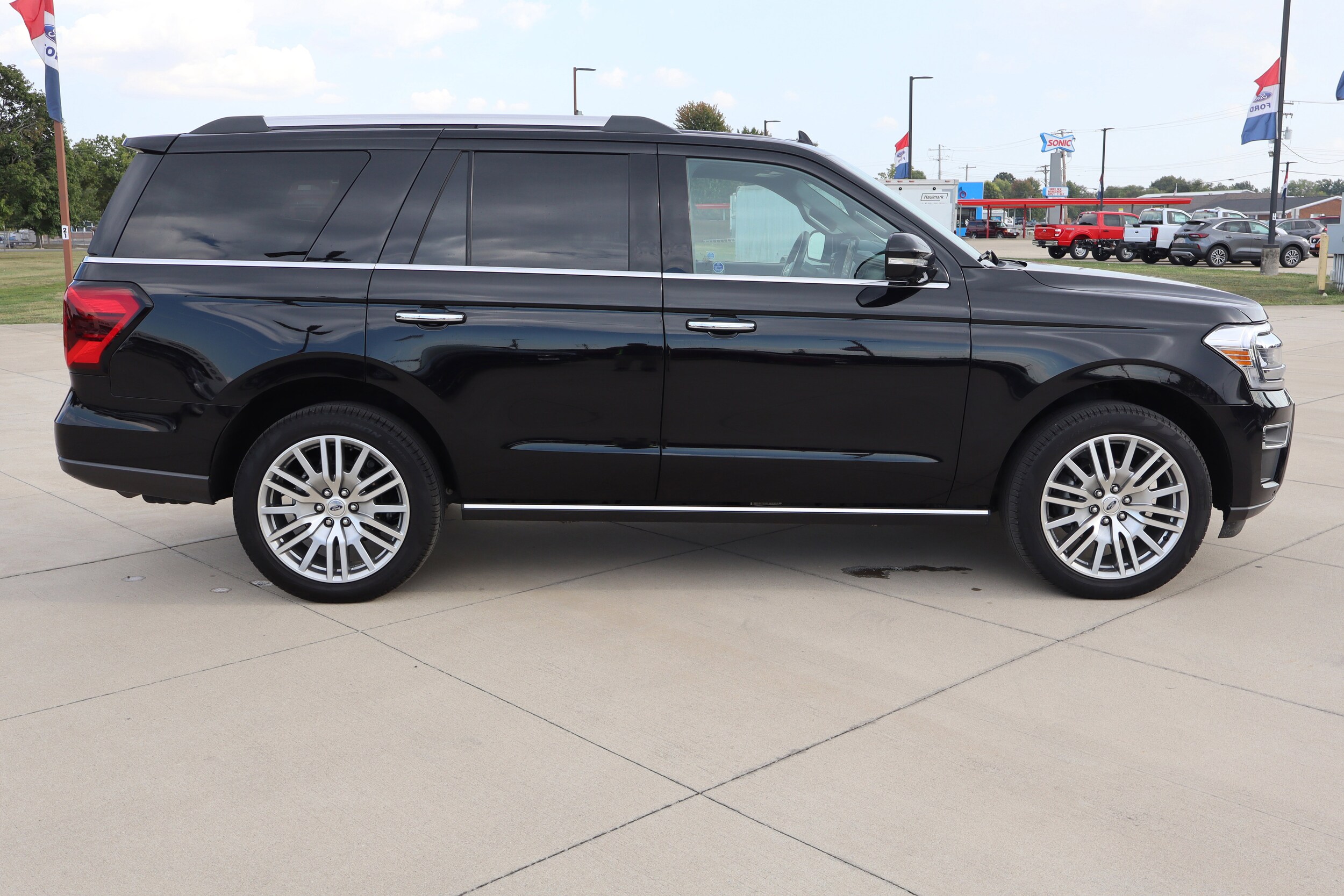 2024 Ford Expedition Limited photo 3