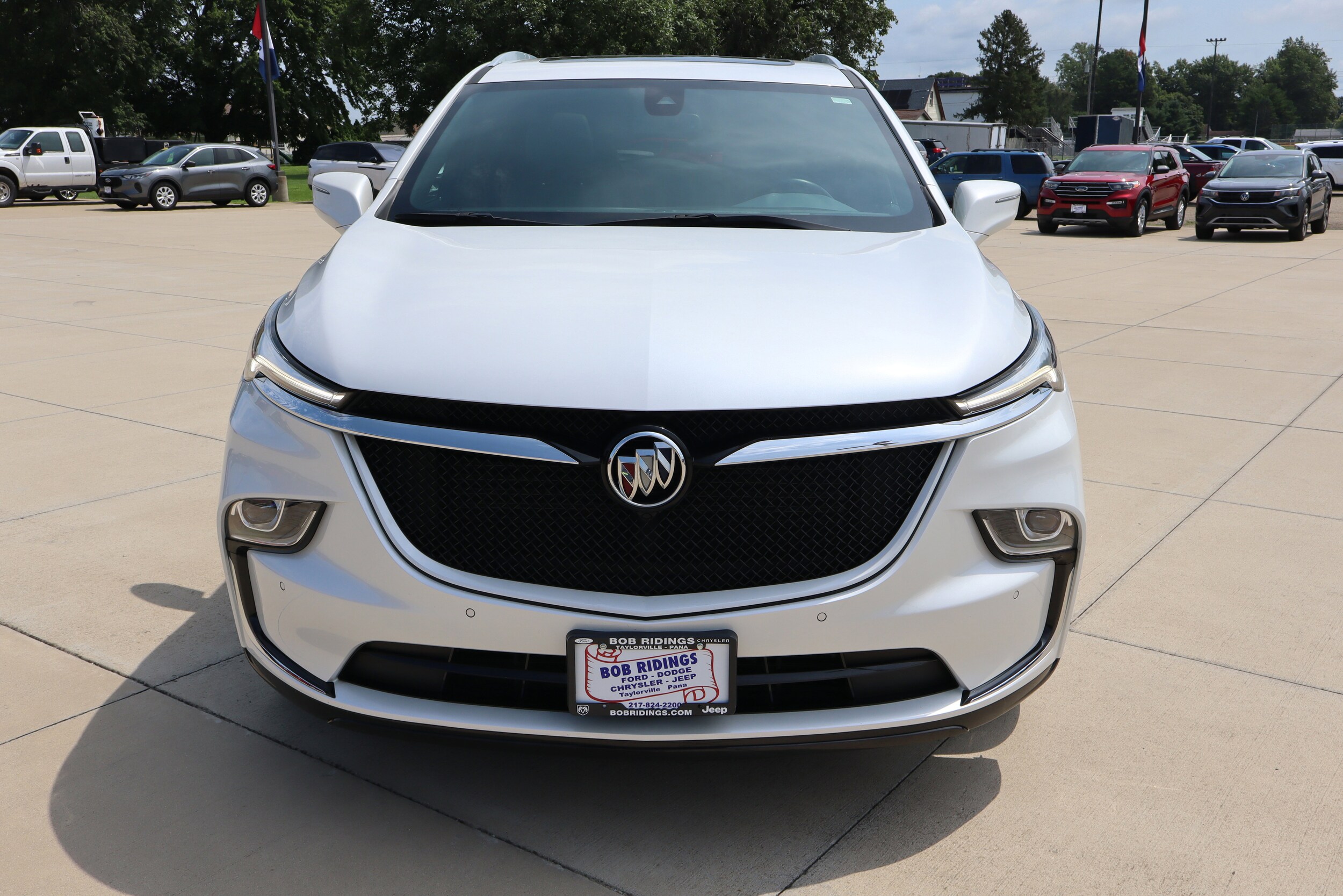 2023 Buick Enclave Essence photo 2