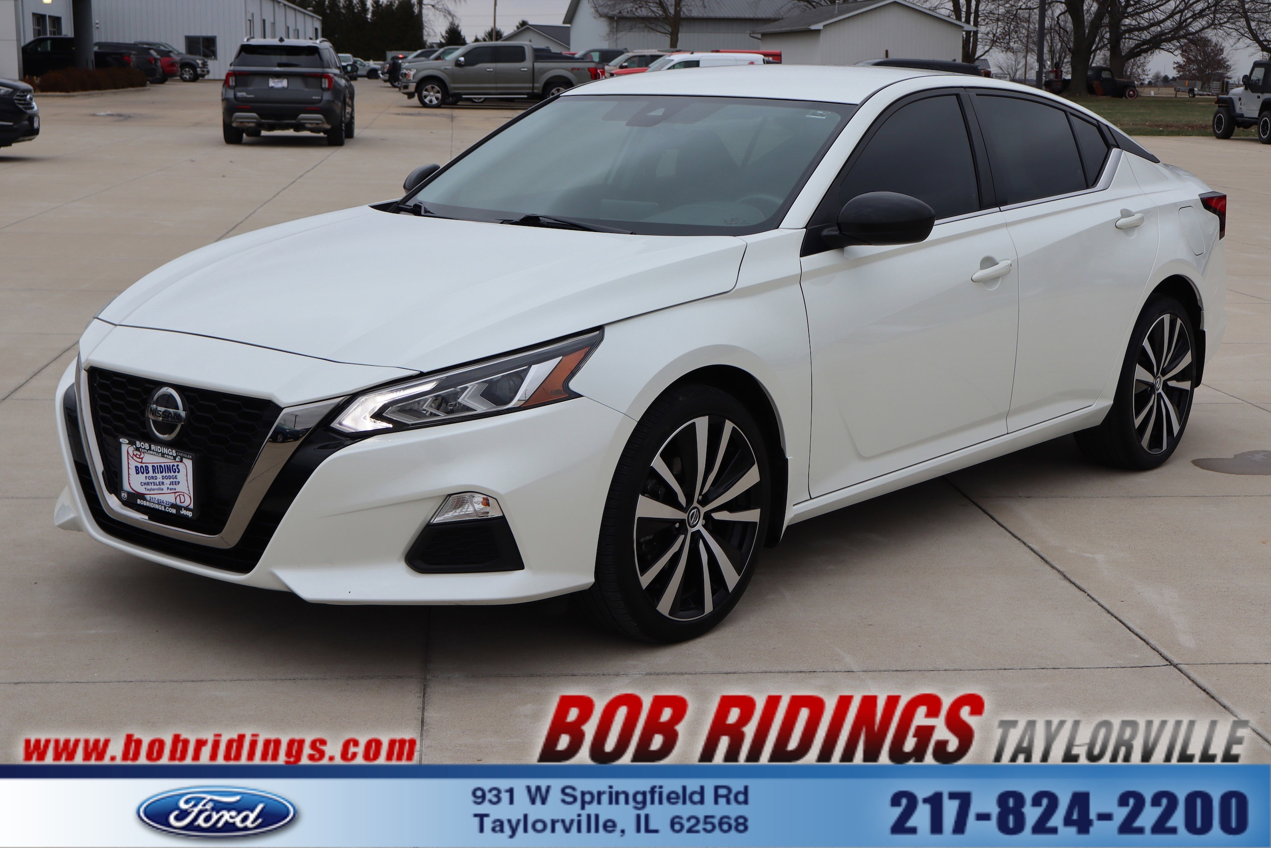 2022 Nissan Altima SR's photo