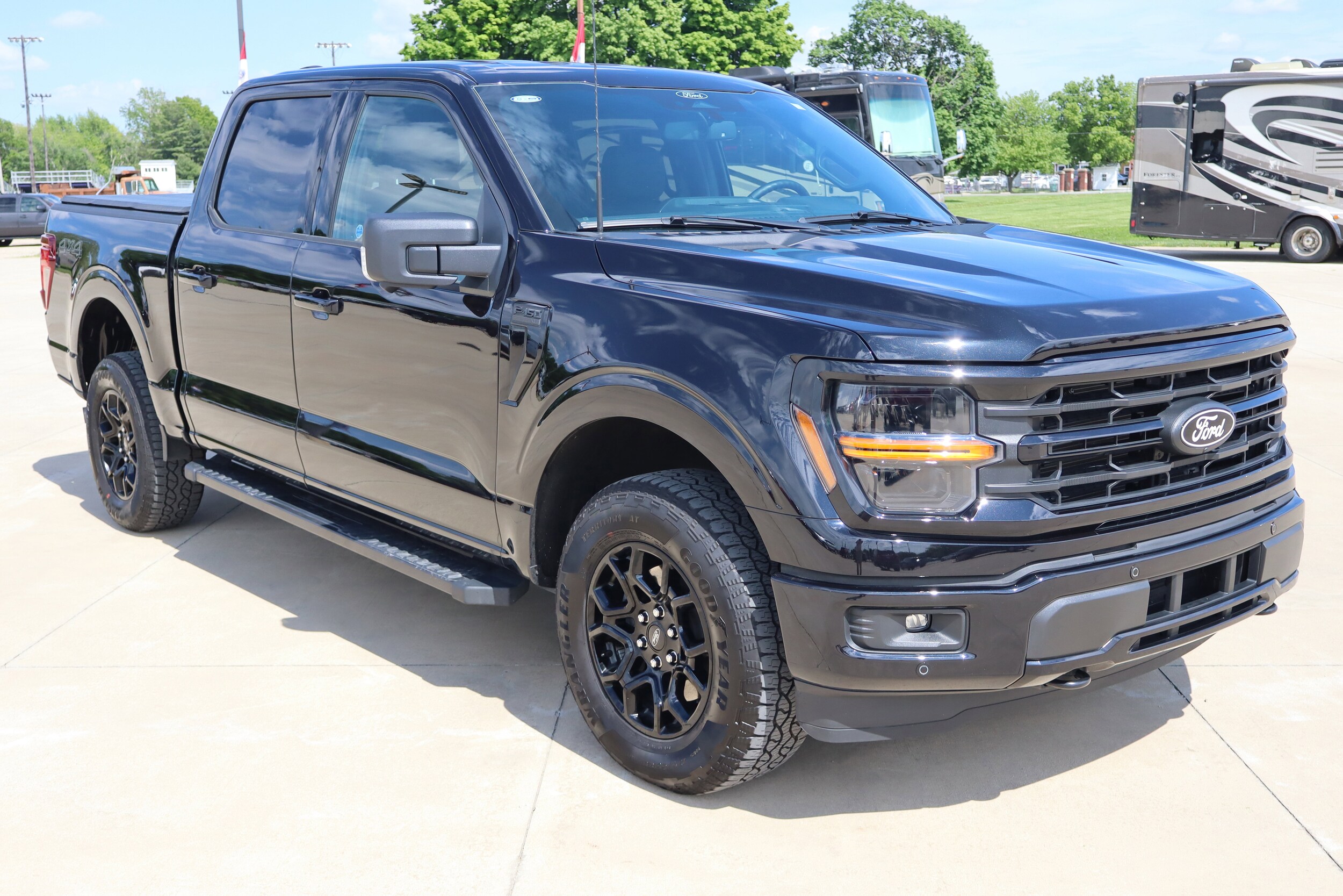 2024 Ford F-150 XLT photo 3
