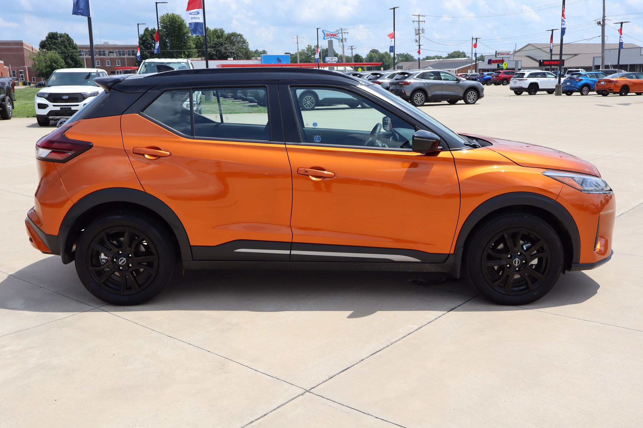 2024 Nissan Kicks SR photo 4