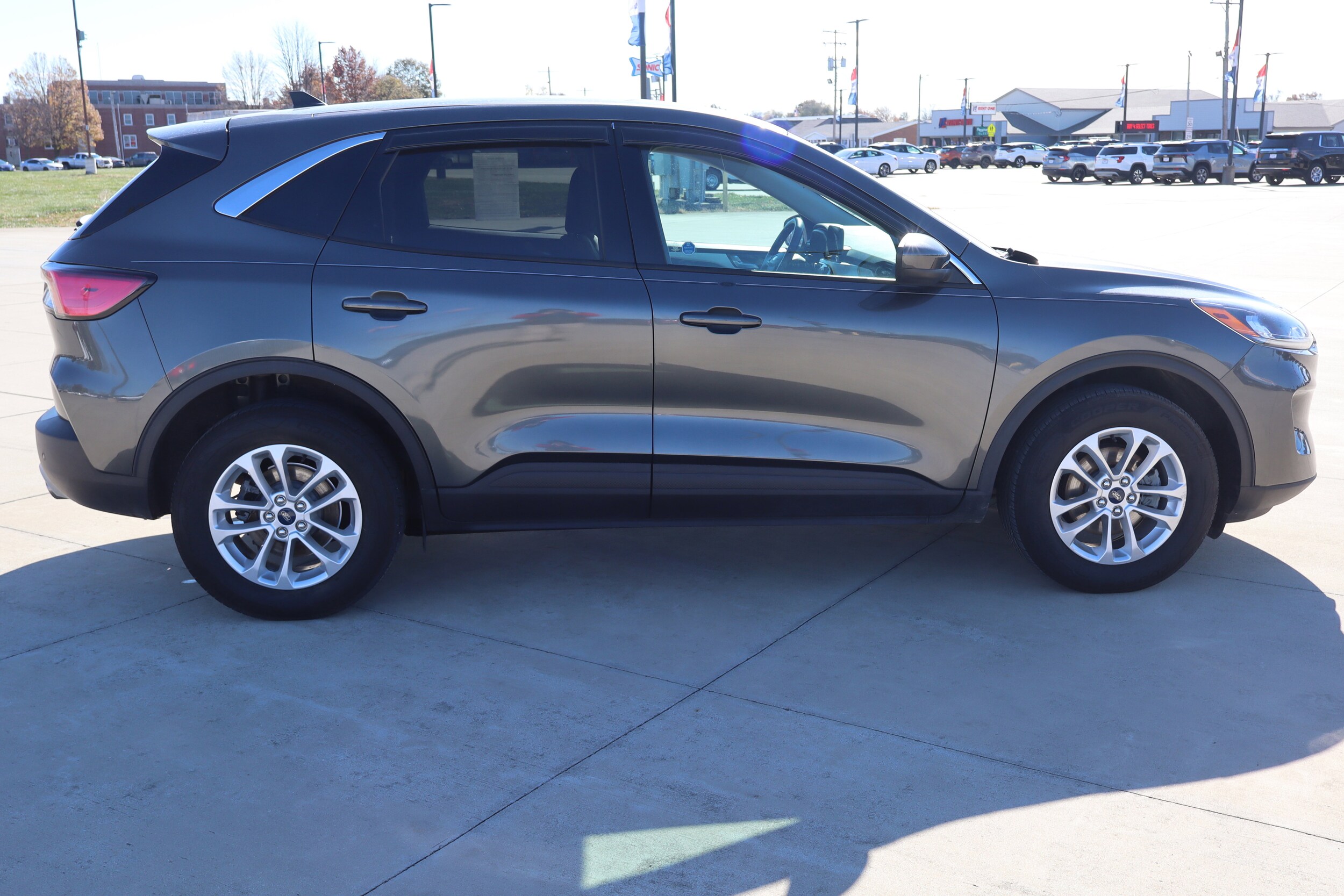 2020 Ford Escape SE photo 4