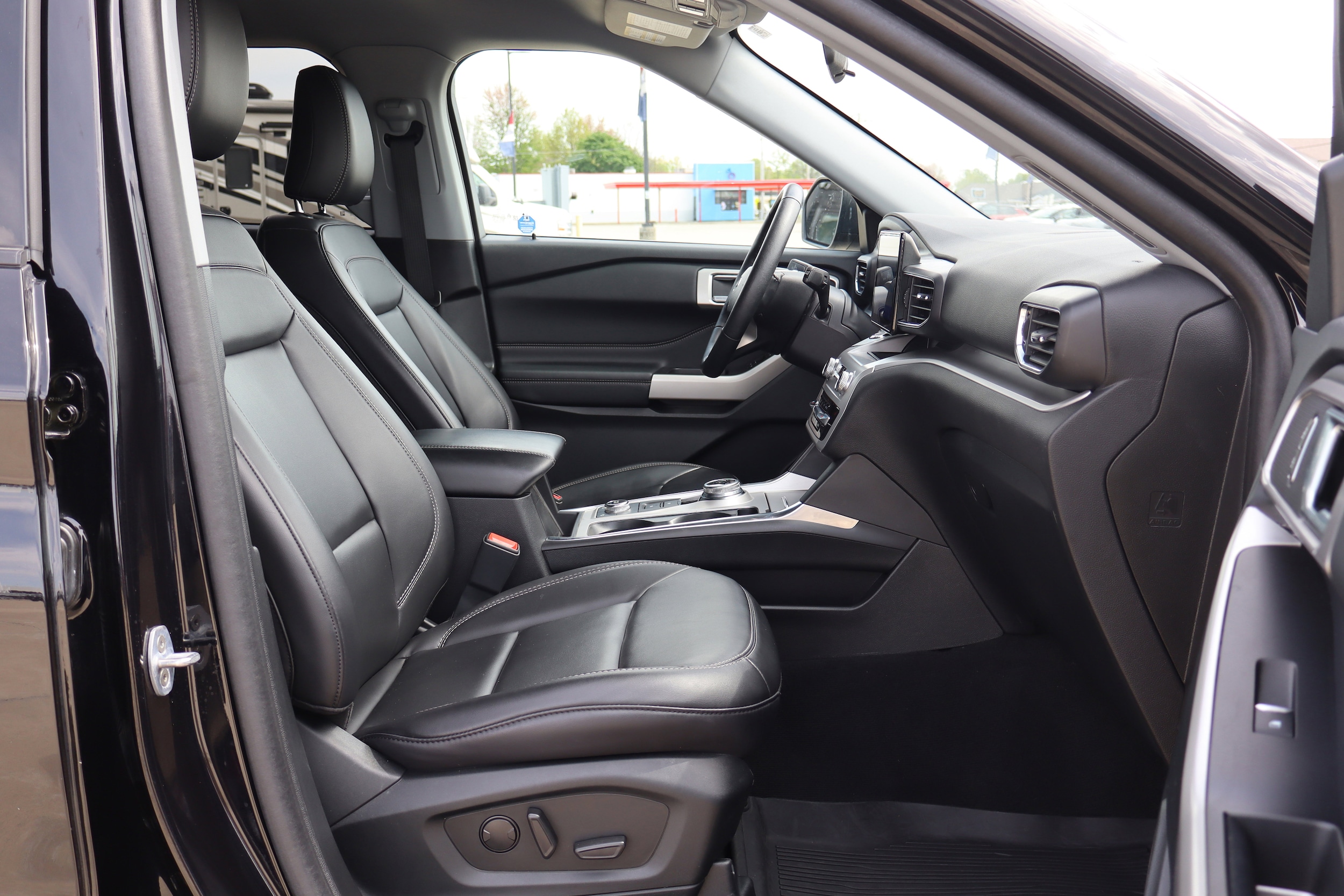 2023 Ford Explorer XLT - Photo 15
