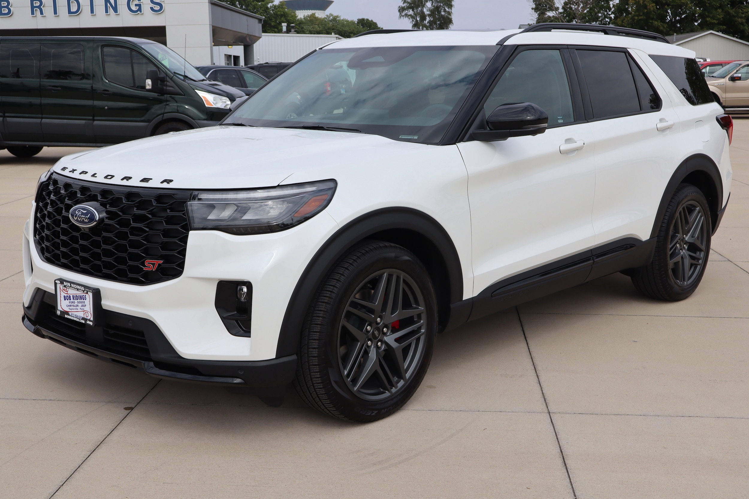 2025 Ford Explorer ST's photo