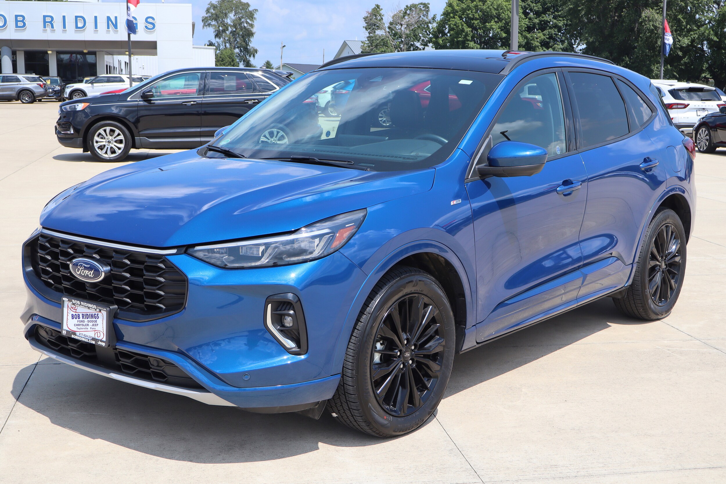 2023 Ford Escape ST-Line Elite photo 2