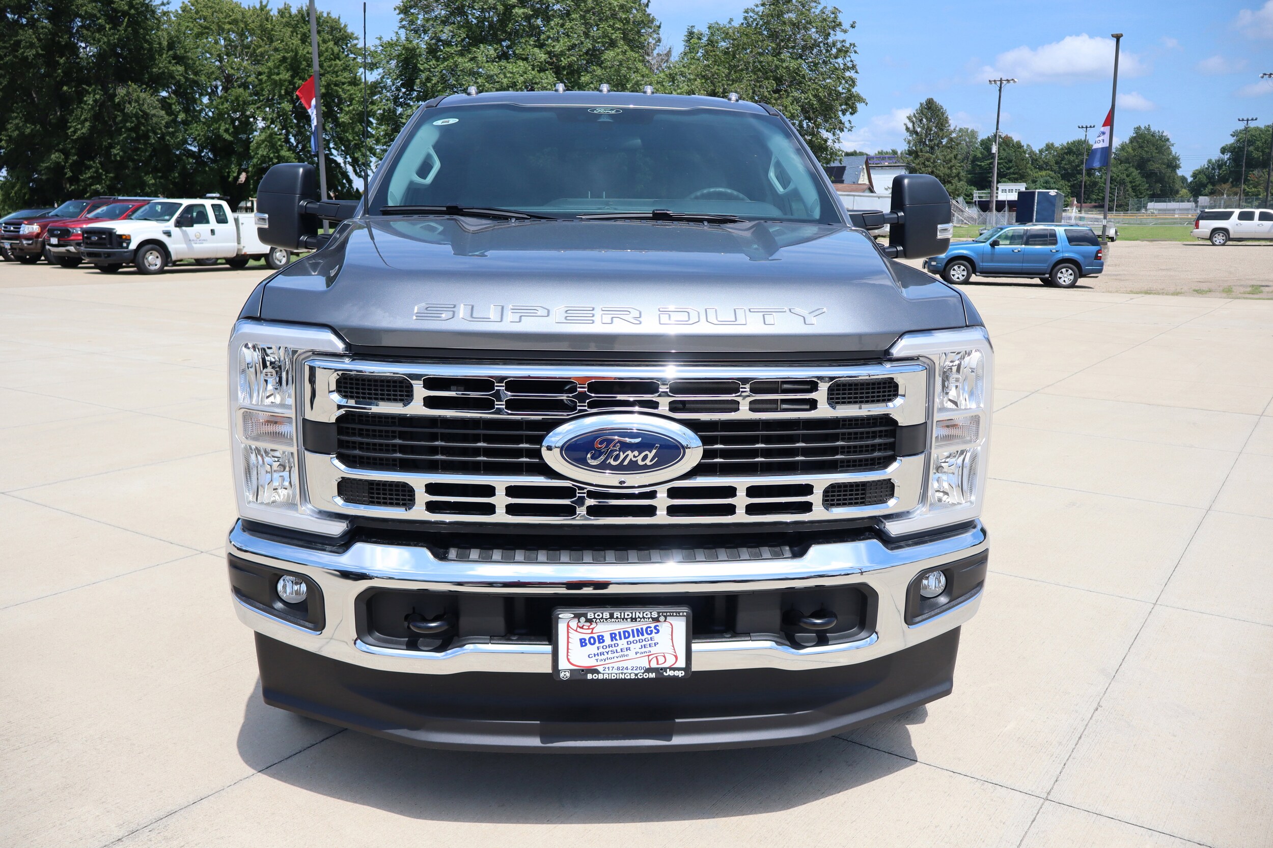 2025 Ford F-350 XLT photo 2