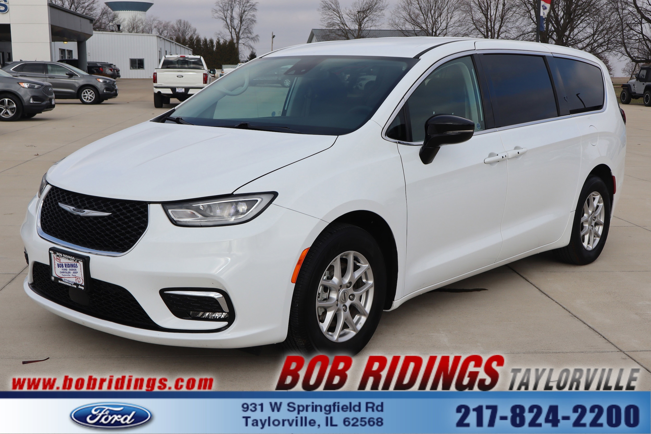 2024 Chrysler Pacifica Touring L's photo