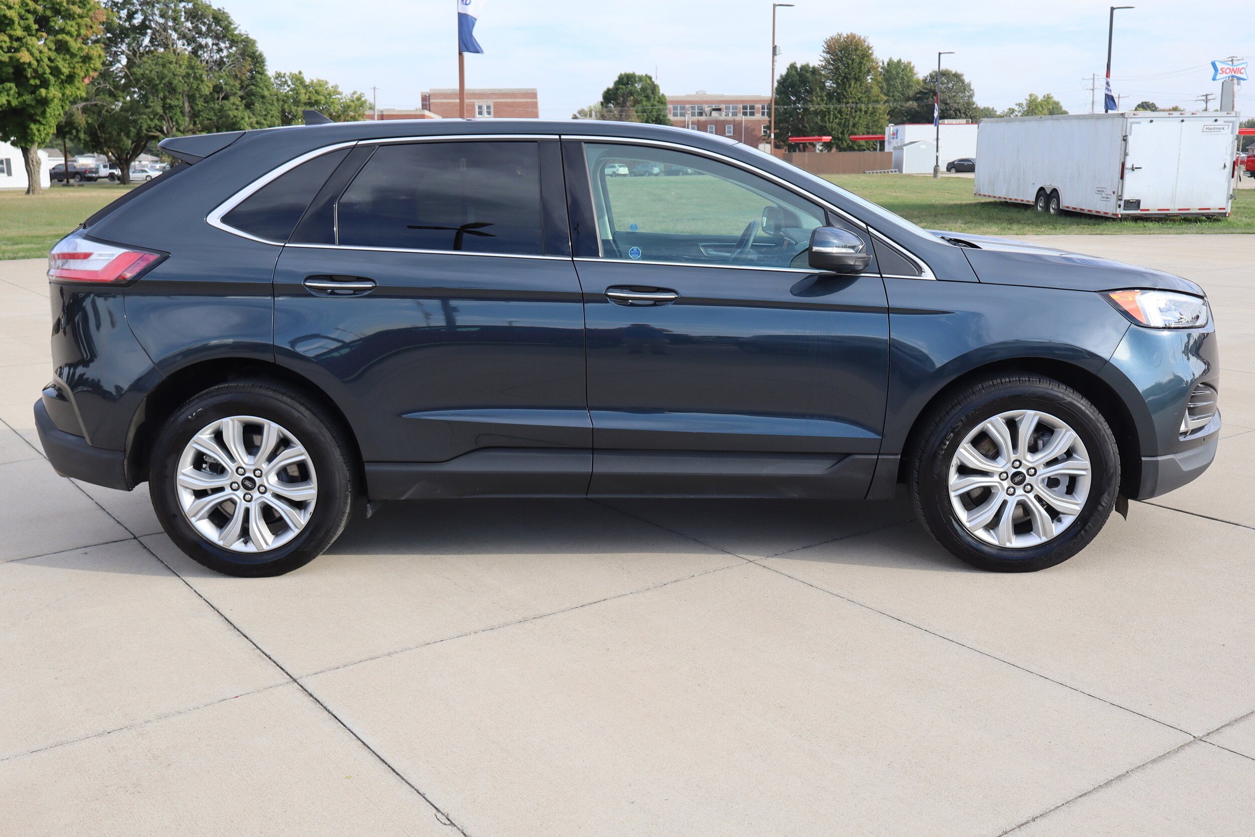 2024 Ford Edge Titanium photo 4