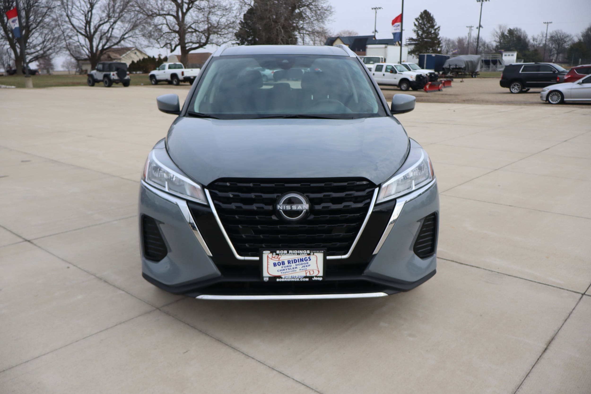 Used 2023 Nissan Kicks SV with VIN 3N1CP5CV1PL557027 for sale in Taylorville, IL