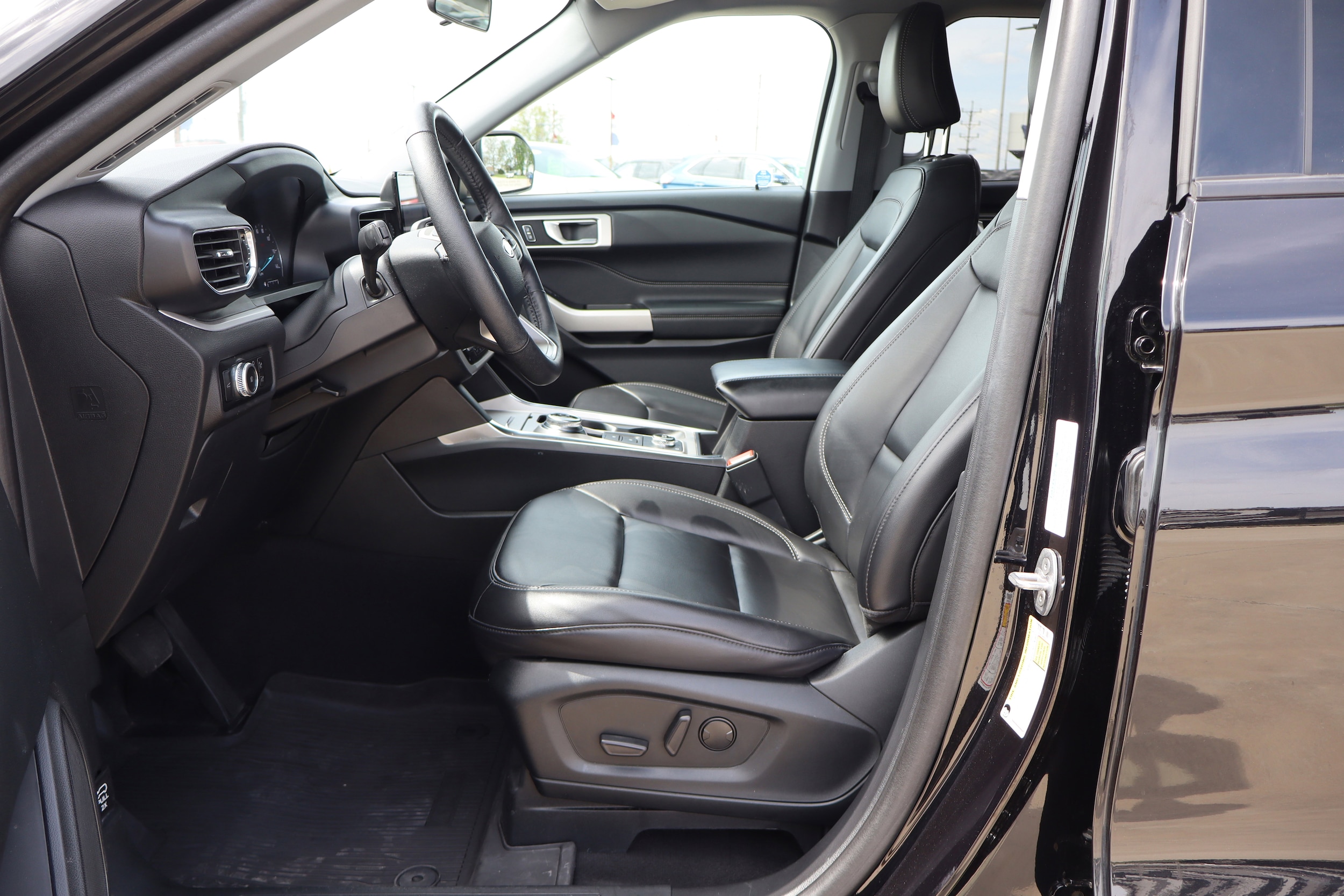 2023 Ford Explorer XLT - Photo 10