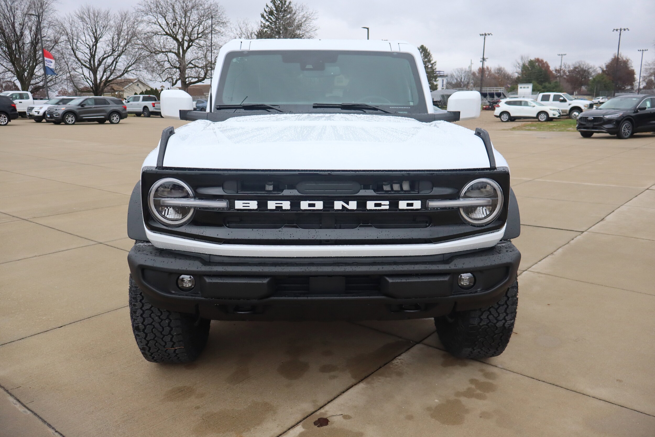 2025 Ford Bronco Outer Banks photo 2