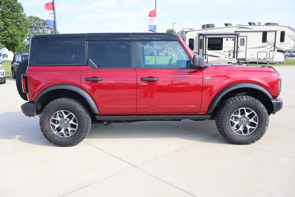 Used 2025 Ford Bronco Badlands SUV