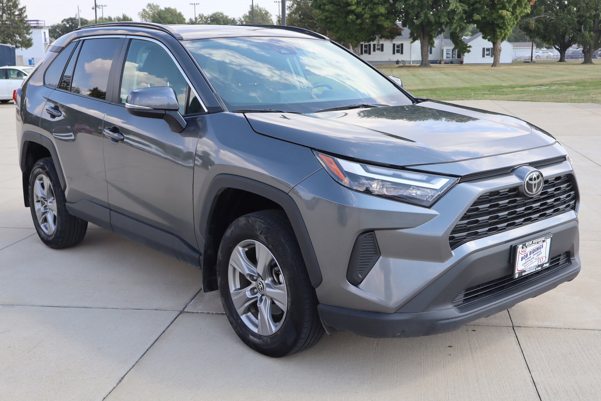 2024 Toyota RAV4 XLE photo 3