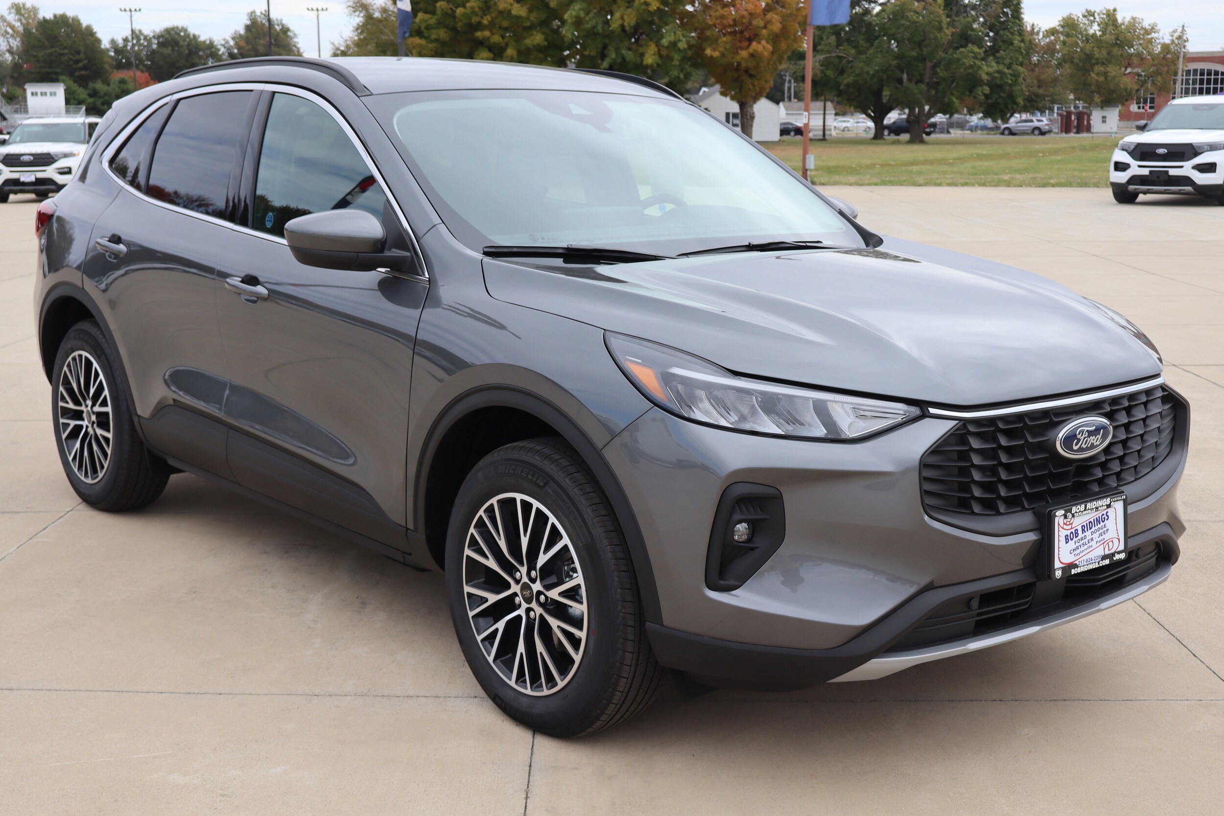 2025 Ford Escape photo 2