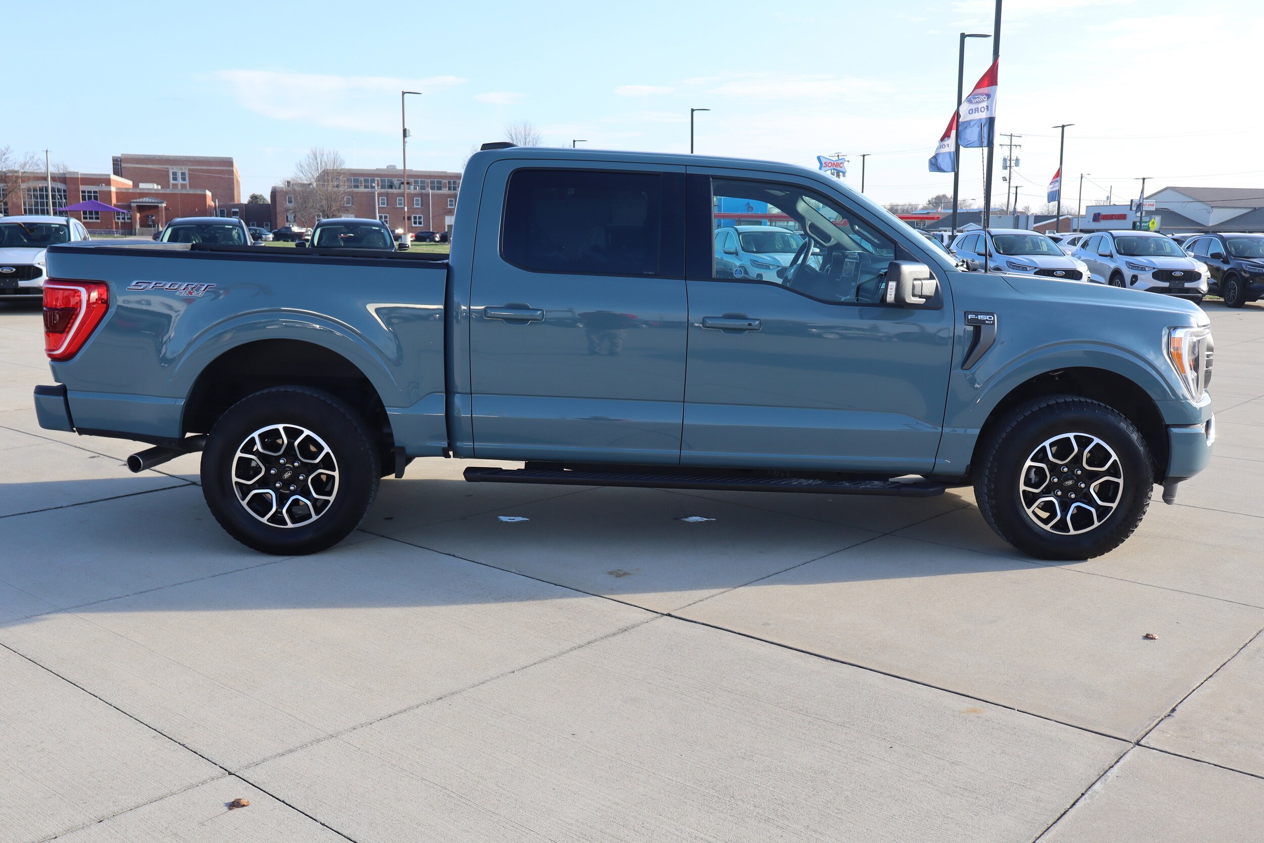 2023 Ford F-150 XLT photo 3