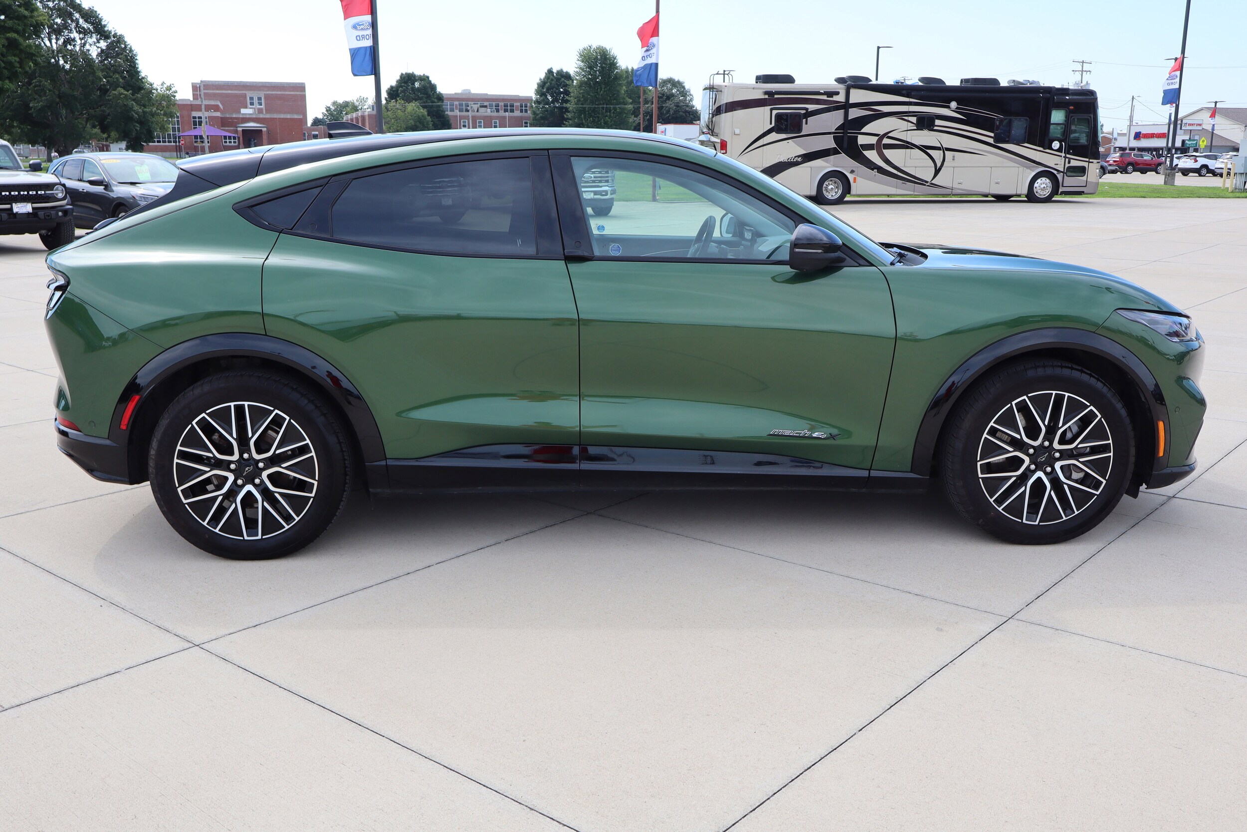 2024 Ford Mustang Mach-E Premium photo 4