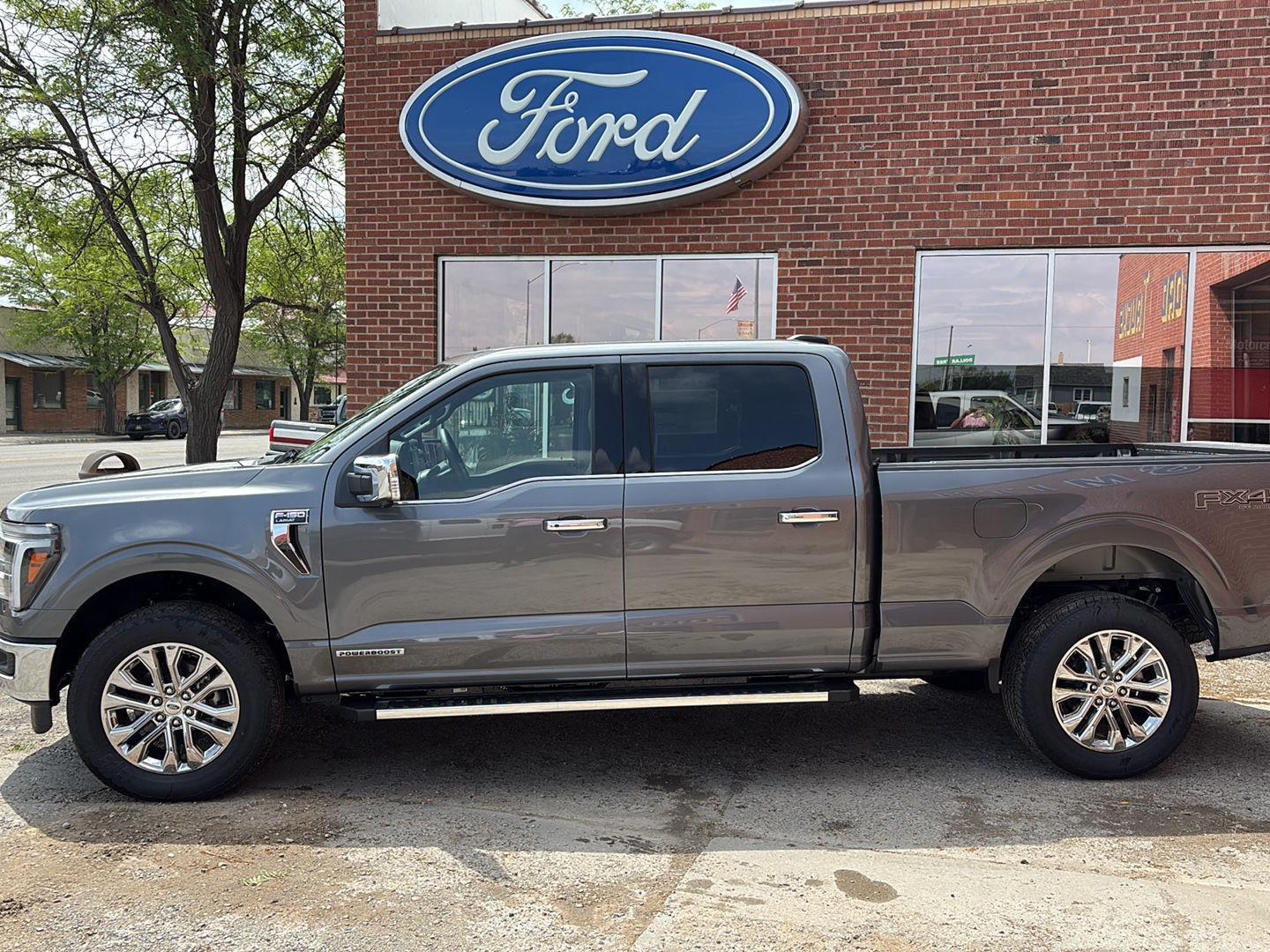 2025 Ford F-150 Lariat photo 2