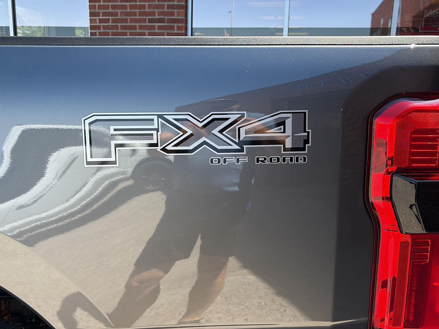 2025 Ford F-350 XLT photo 3