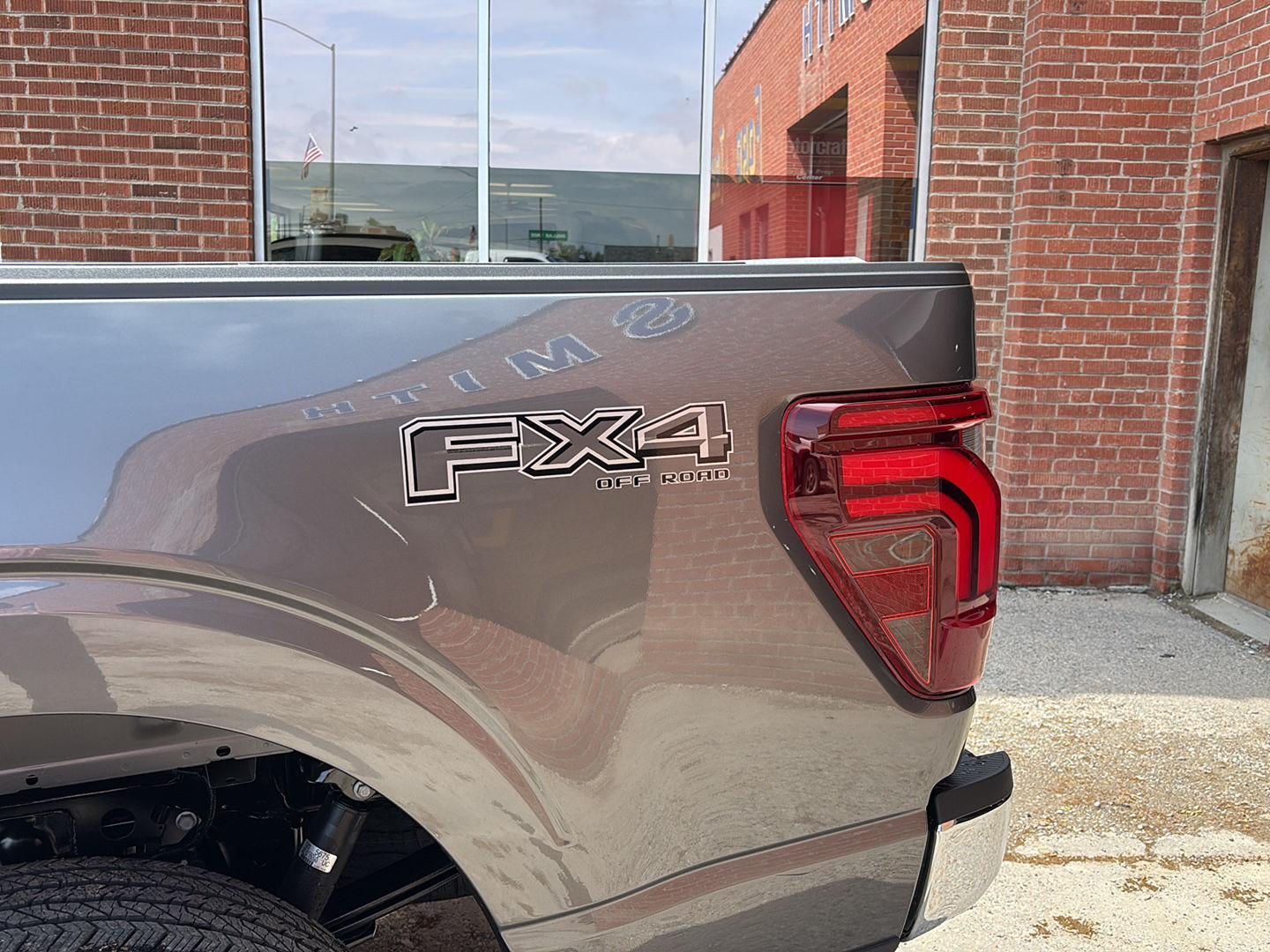2025 Ford F-150 Lariat photo 3